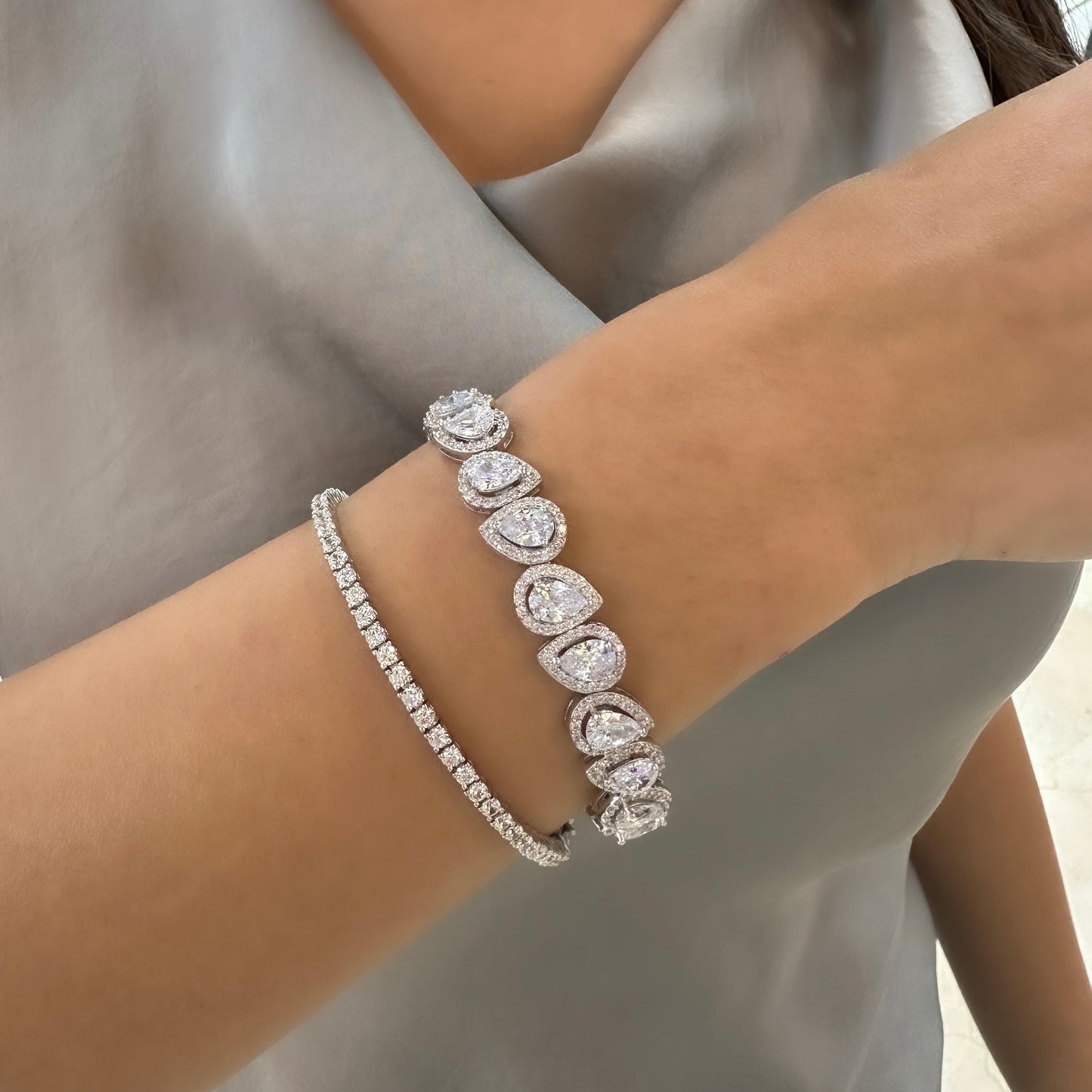 Damla Taşlı Model Kelepçe