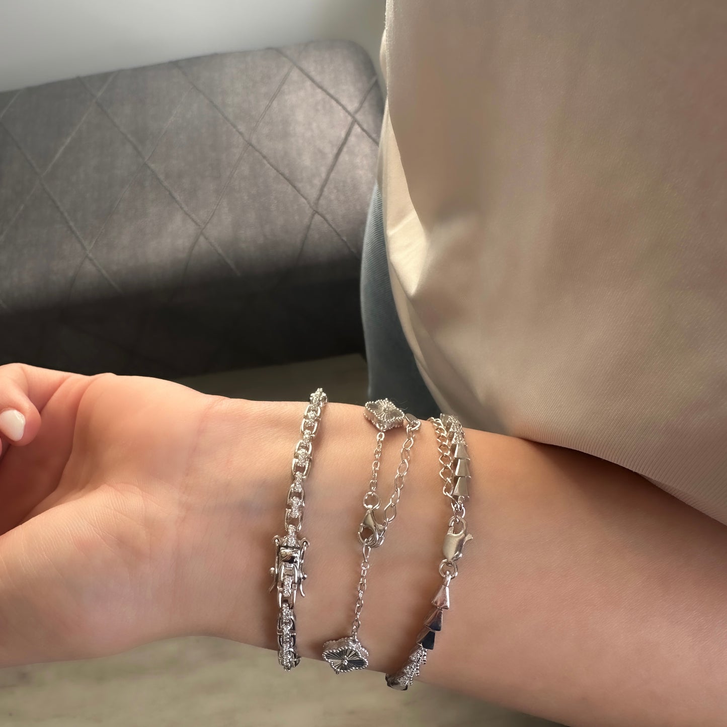 Üçgen Design Çok Taşlı Bileklik