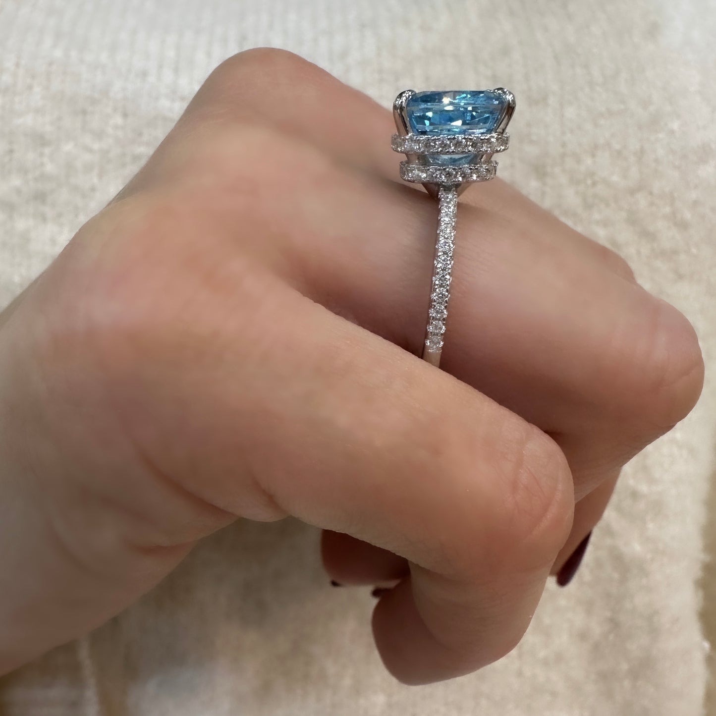 Blauer Moissanit-Ring