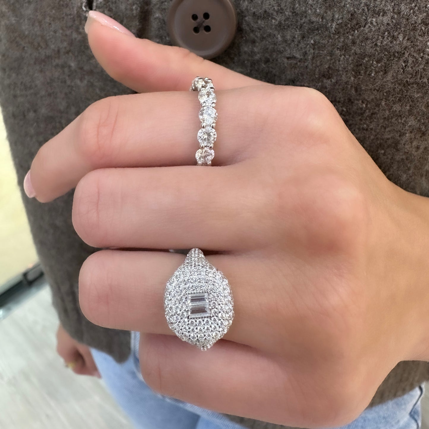 Vintage-Ring mit Baguettestein in der Mitte