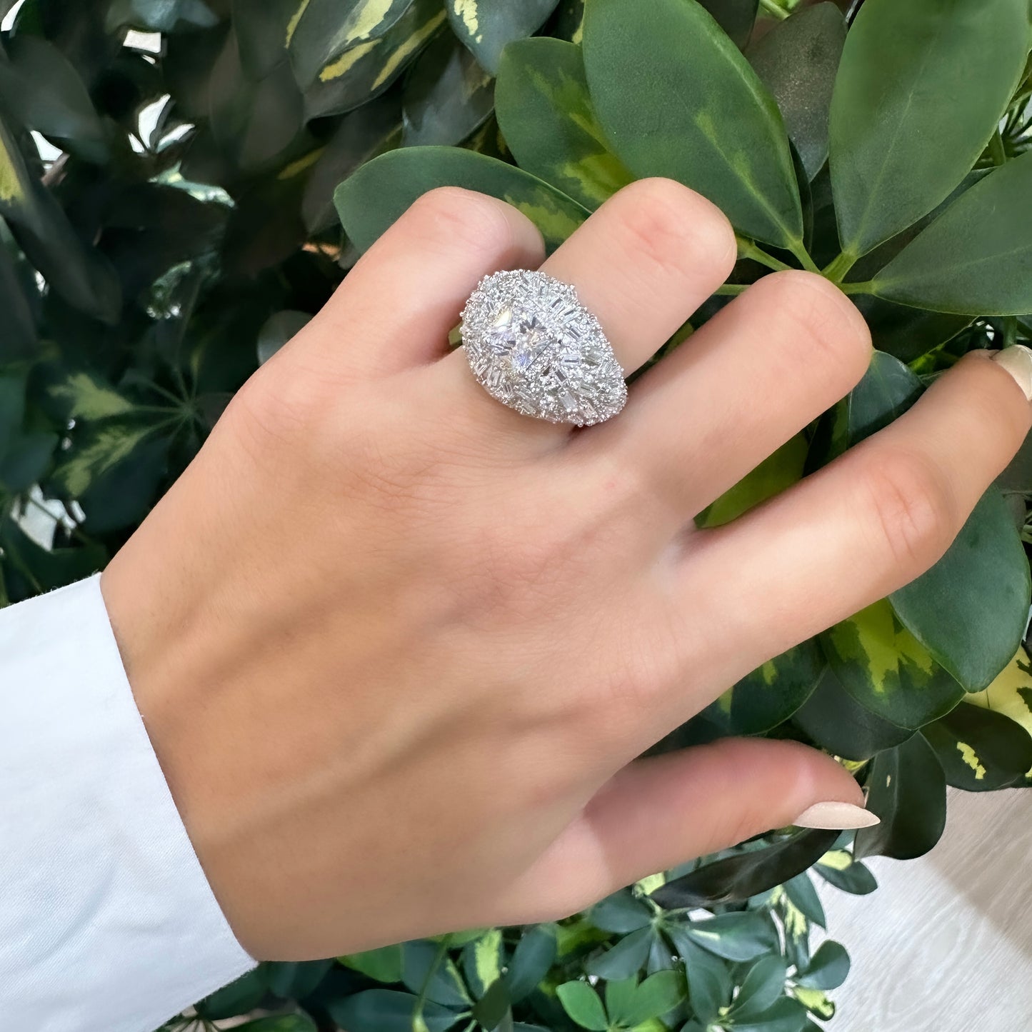 Runder, quadratischer Baguette-Steinring