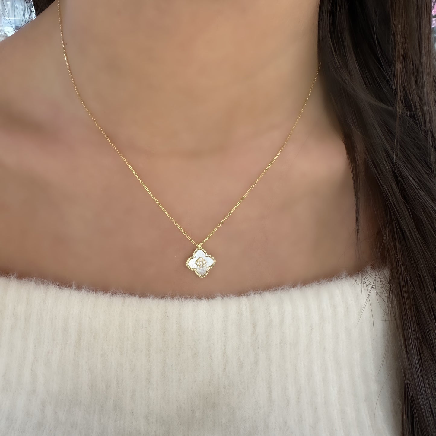 Mother of Pearl Clover Necklace with Stone in the Middle