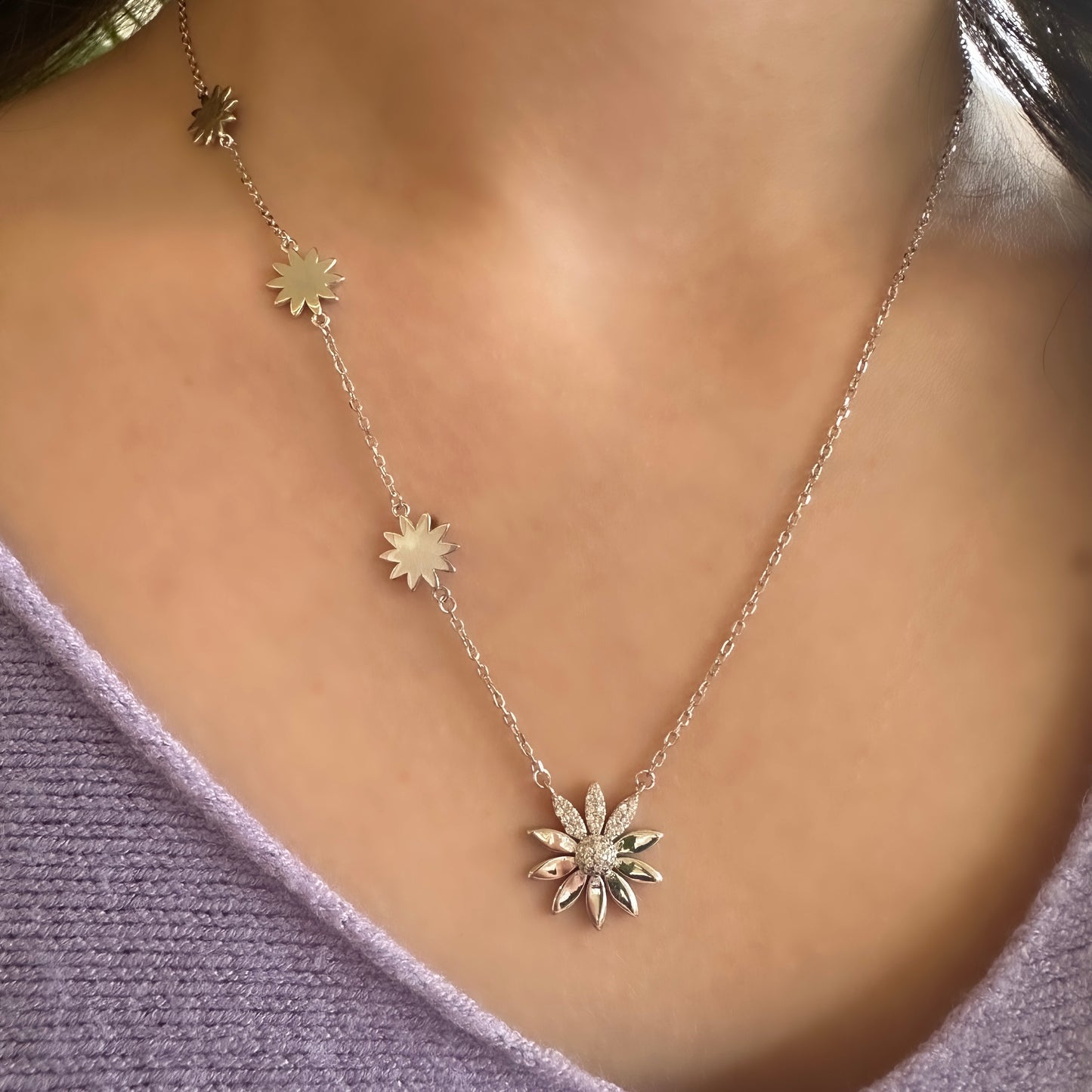 Stone Daisy Necklace