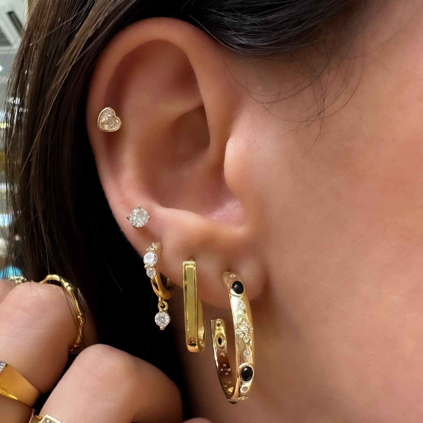 Schwarze Steinohrringe