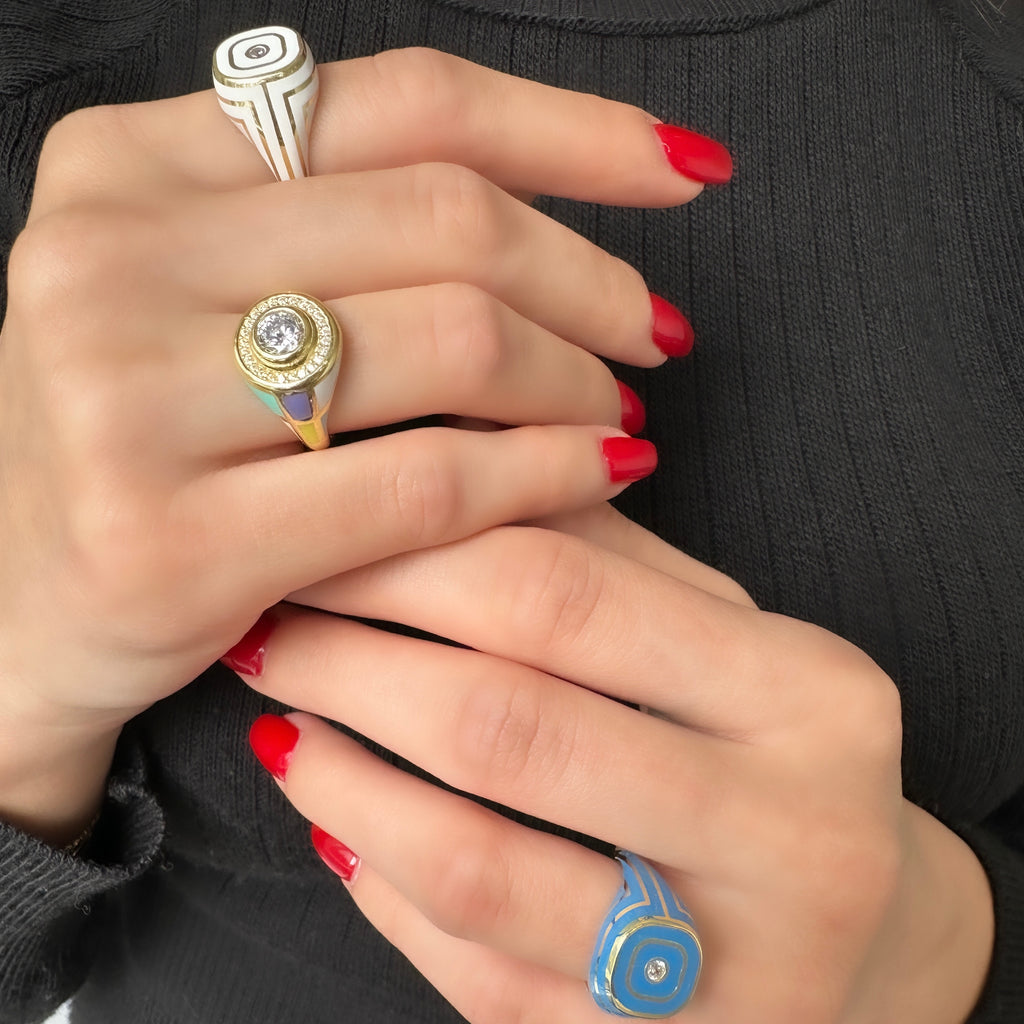 Ring mit bunten Emaille-Steinen