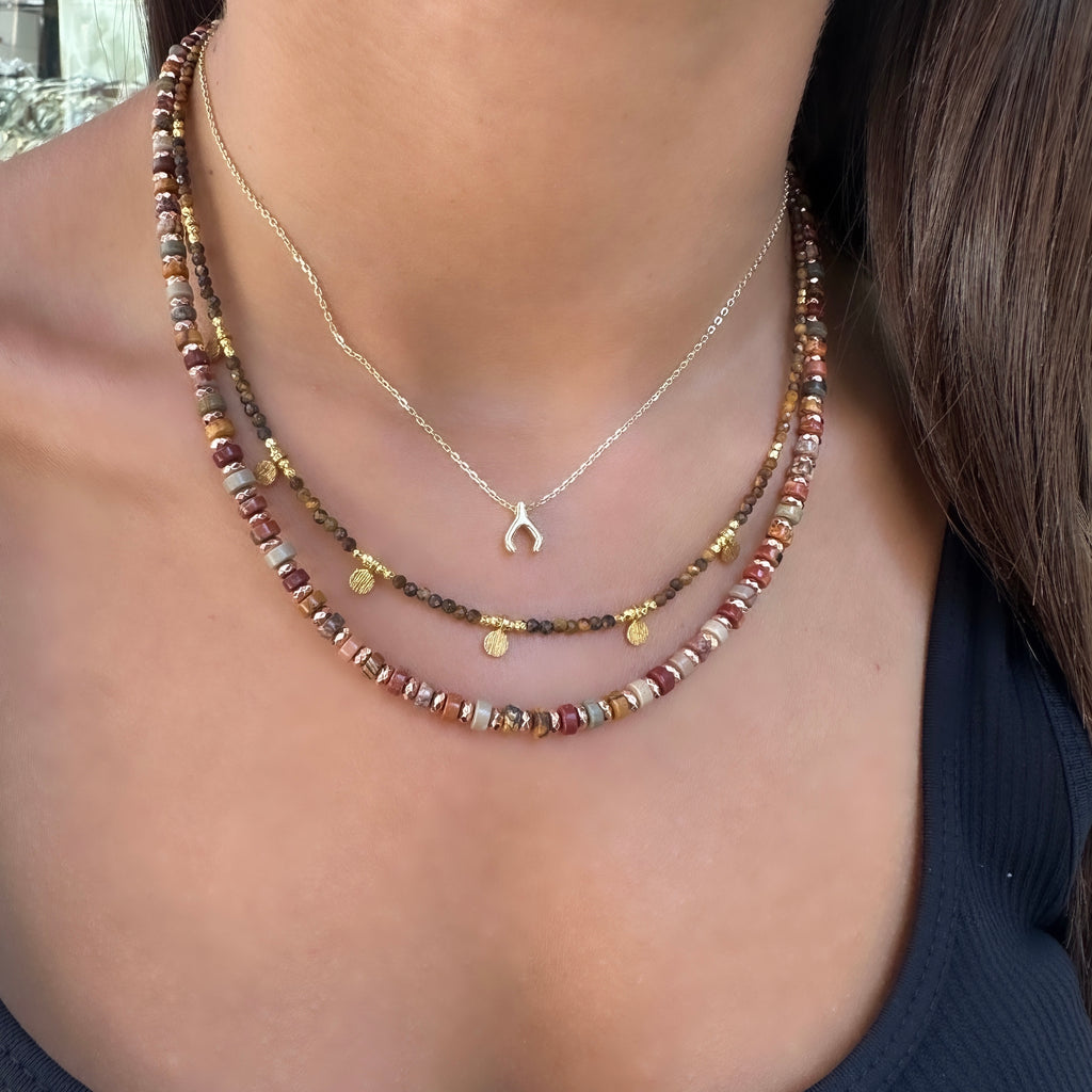 Yuvarlak Plaka Detaylı Kahverengi Doğal Taş Kolye