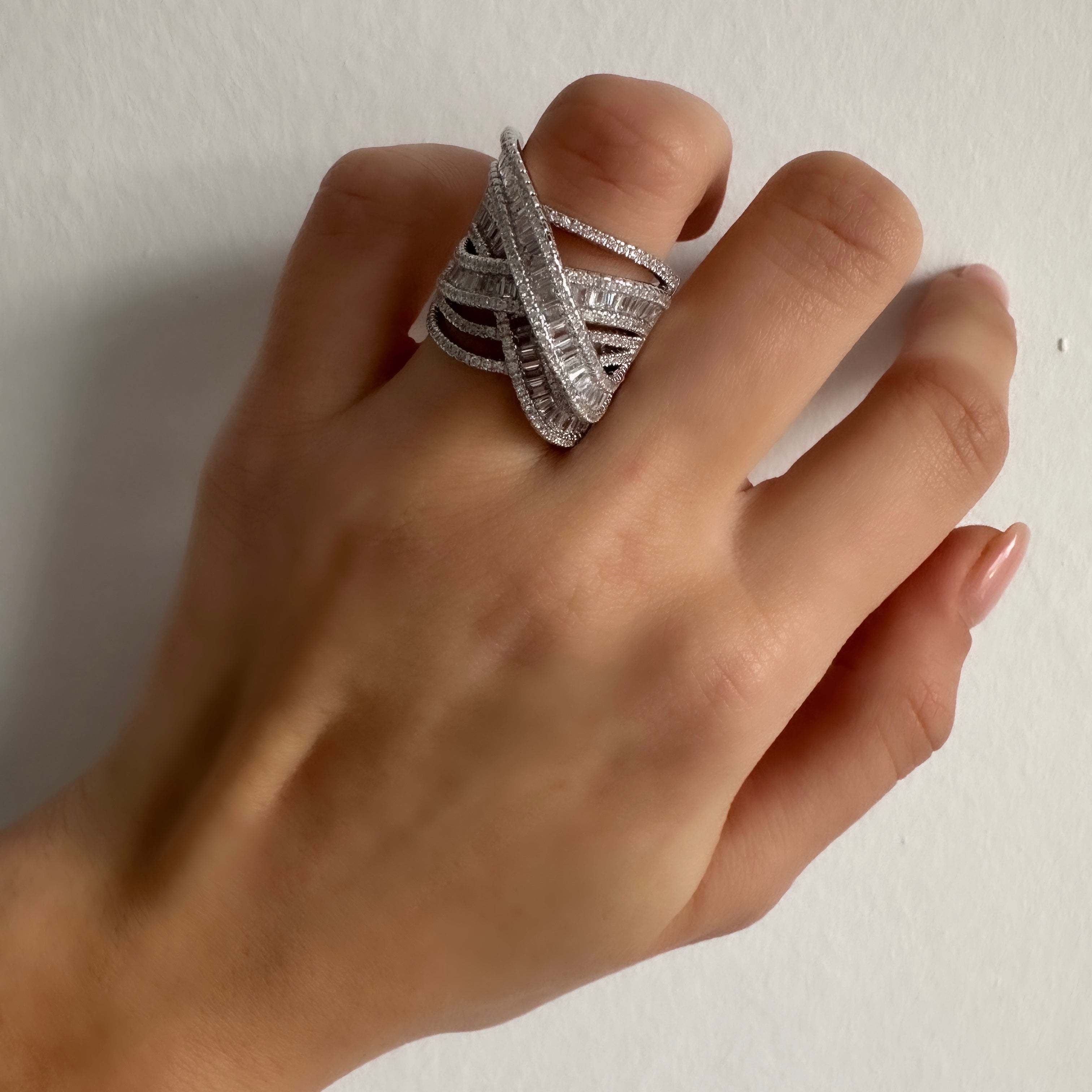Überkreuzter Ring