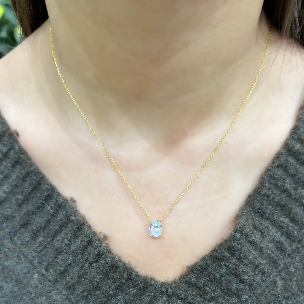 1.75 Karat D-Color Oval Kolye