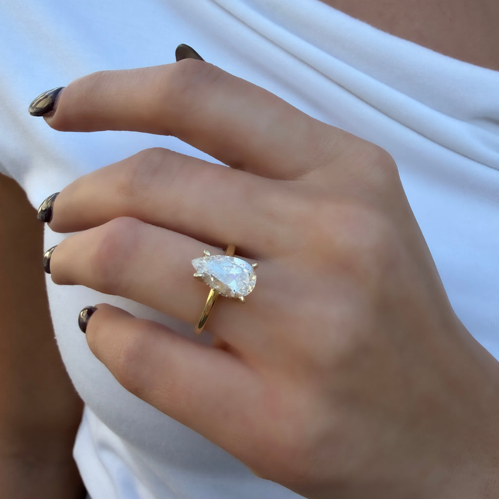 14K Taşlı Montür Damla G-Color Yüzük