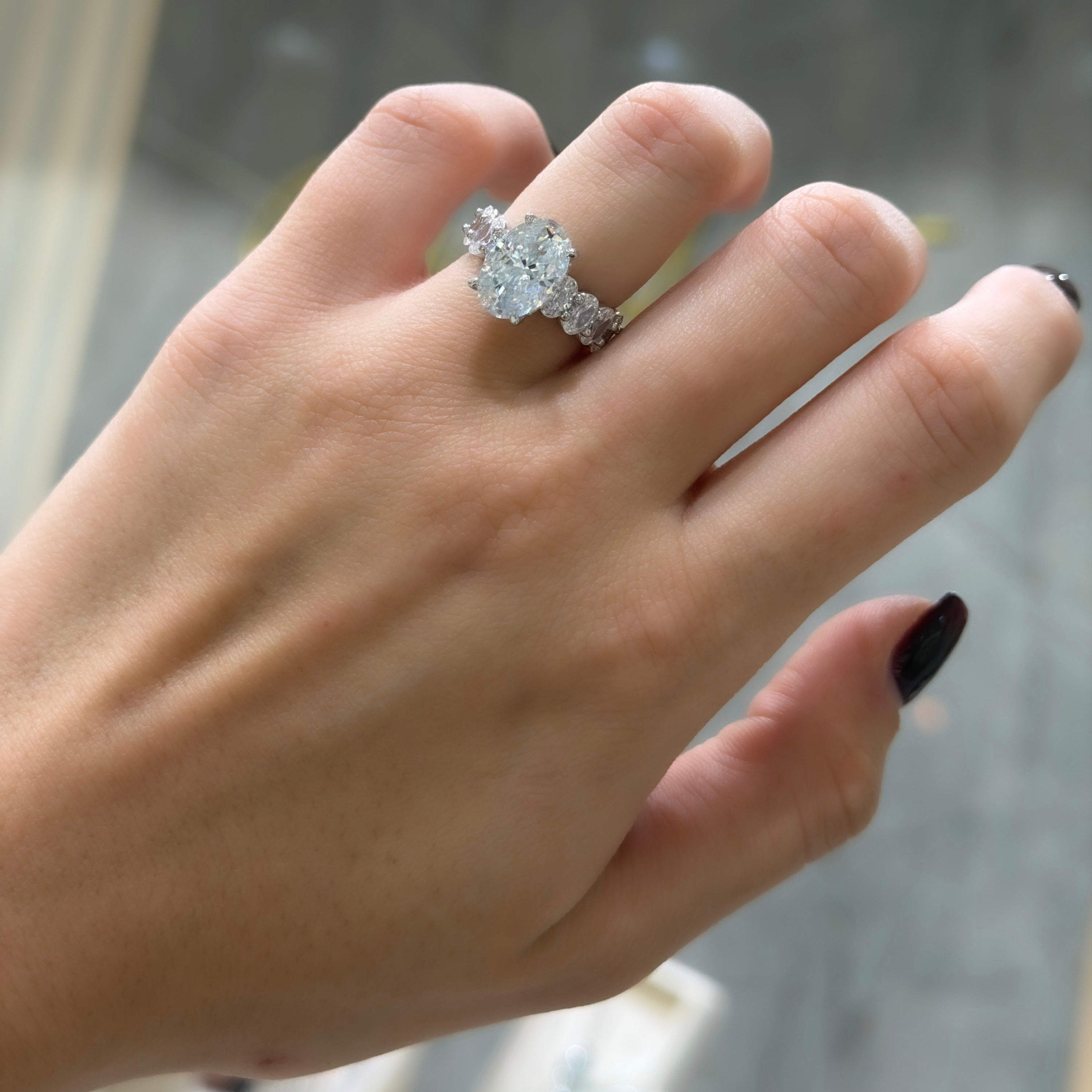 Kolu Oval Taşlı Oval Mozanit Yüzük