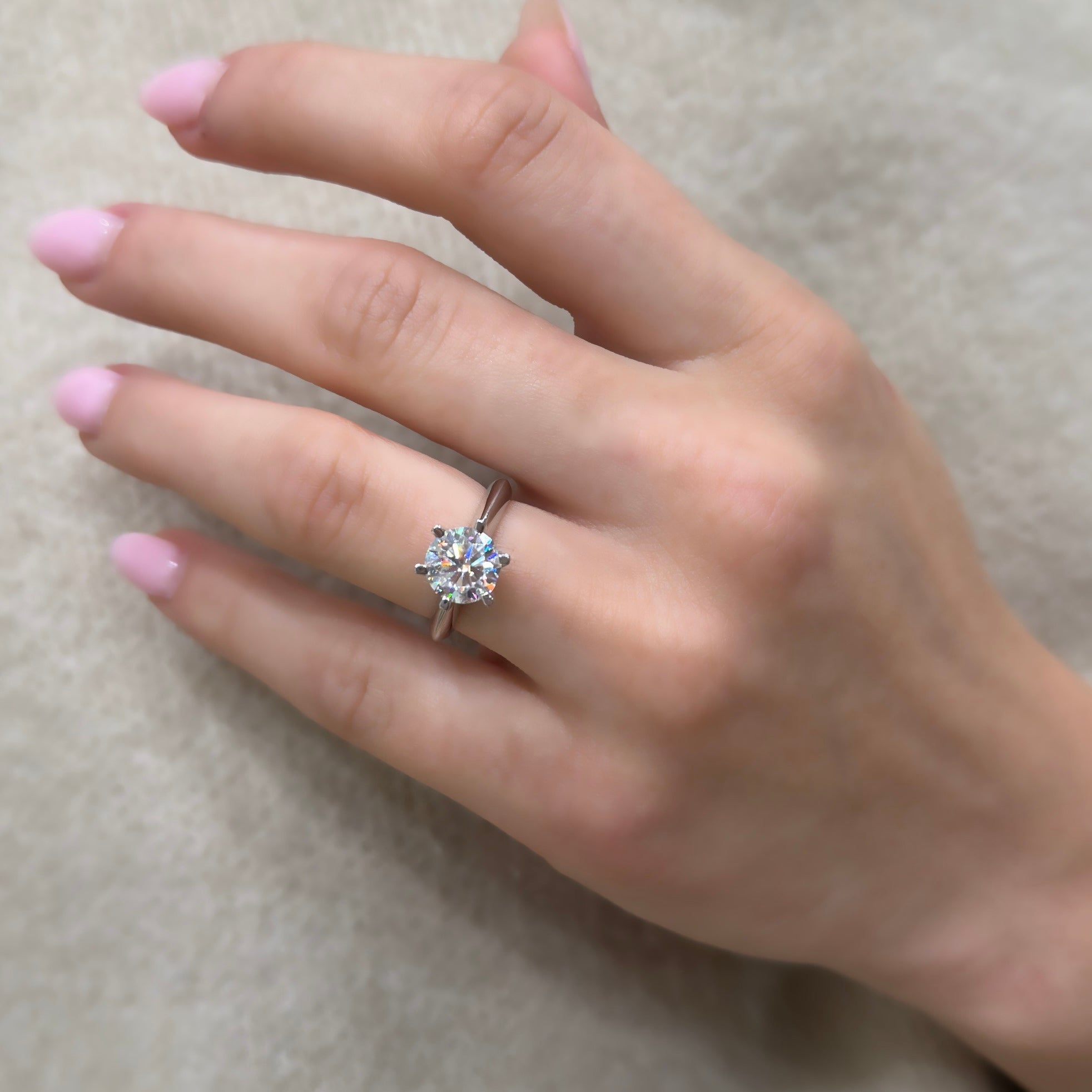 İki Karat Altı Tırnak Mozanit Tektaş Yüzük