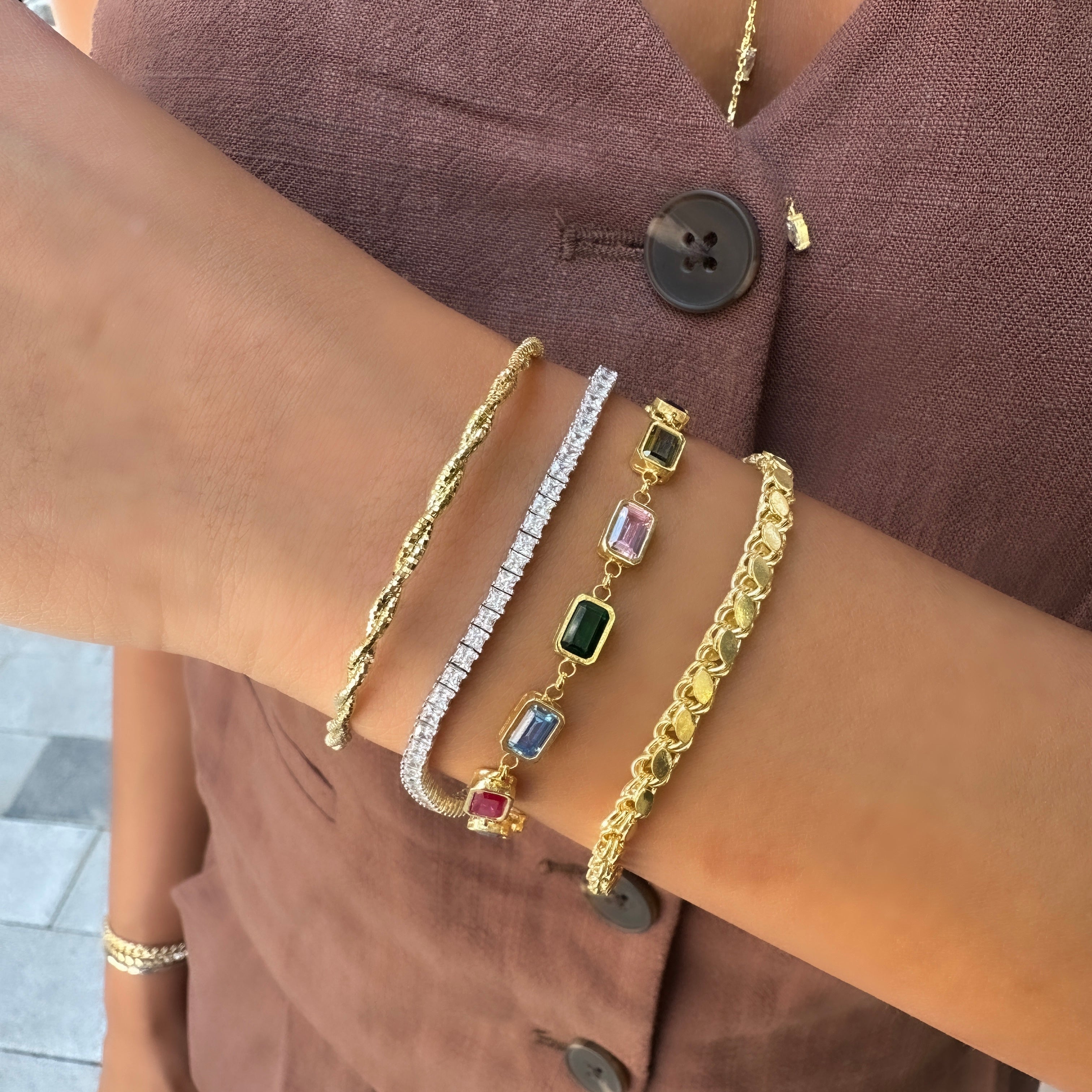 Farbiges Steinarmband