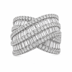 Ring mit Baguetteschliff und gekreuzten Details