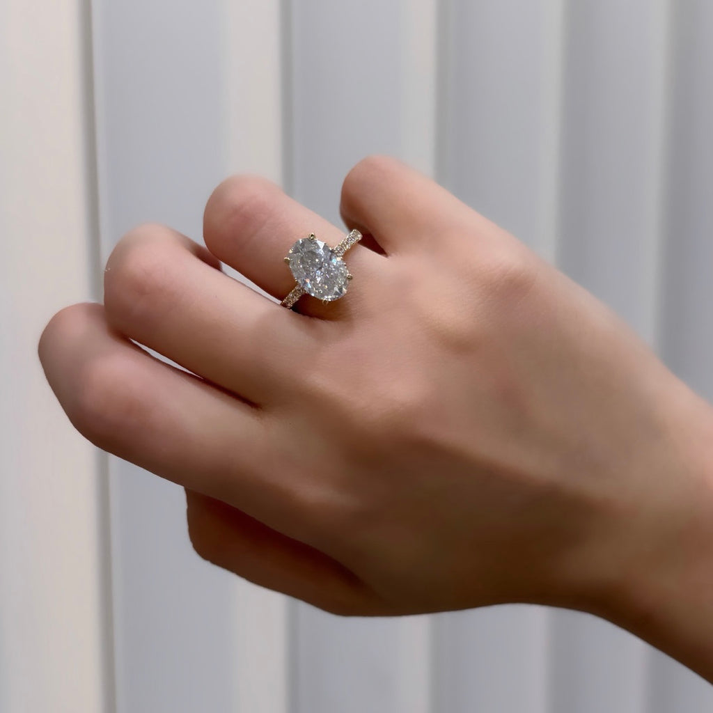 Üç Buçuk Karat Mozanit Uzun Oval Tektaş Yüzük