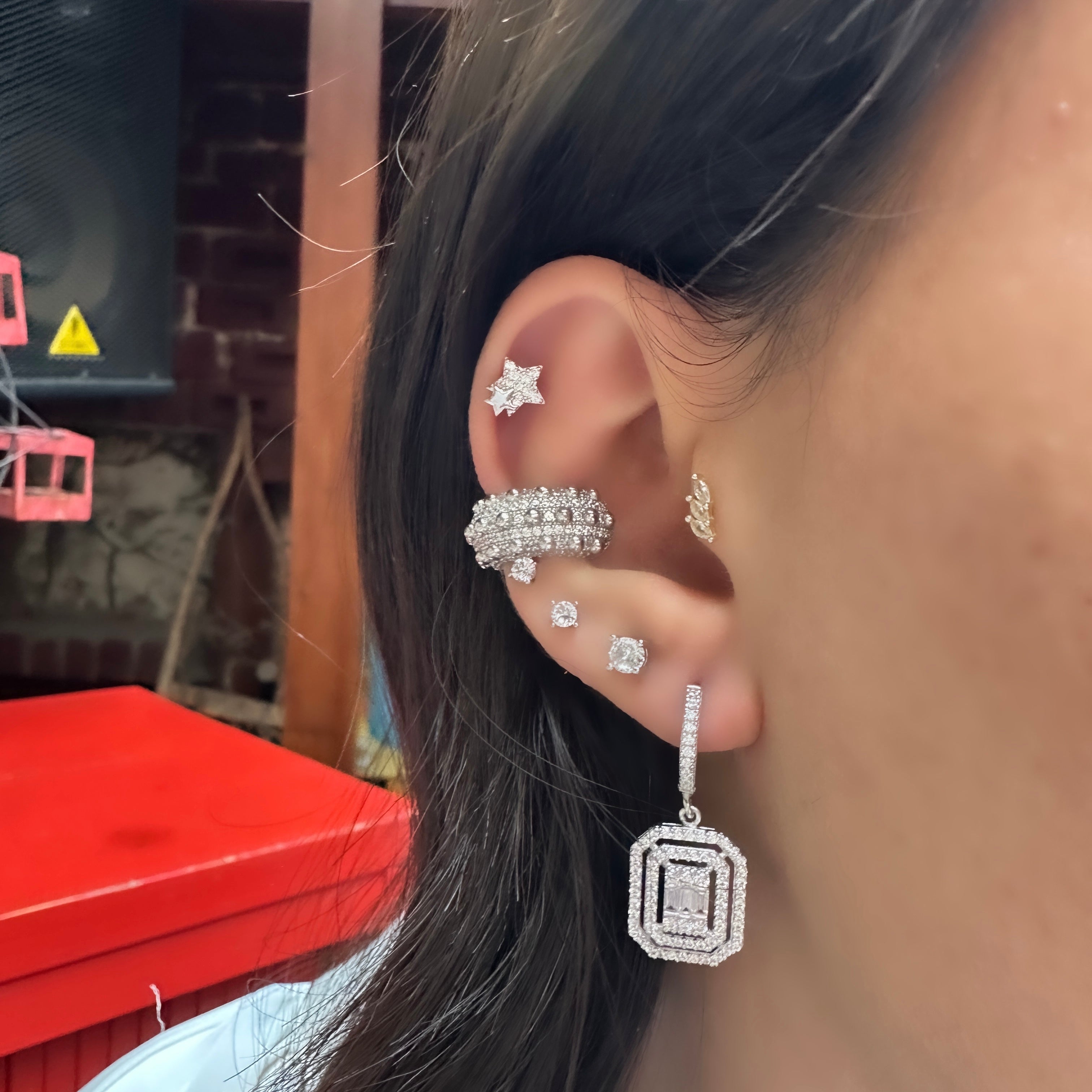 Baget Sallantılı Küpe