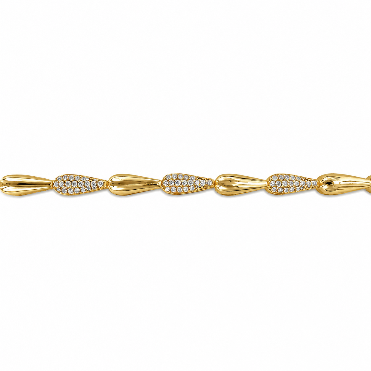 Armband mit Steinchen im Tropfen-Design