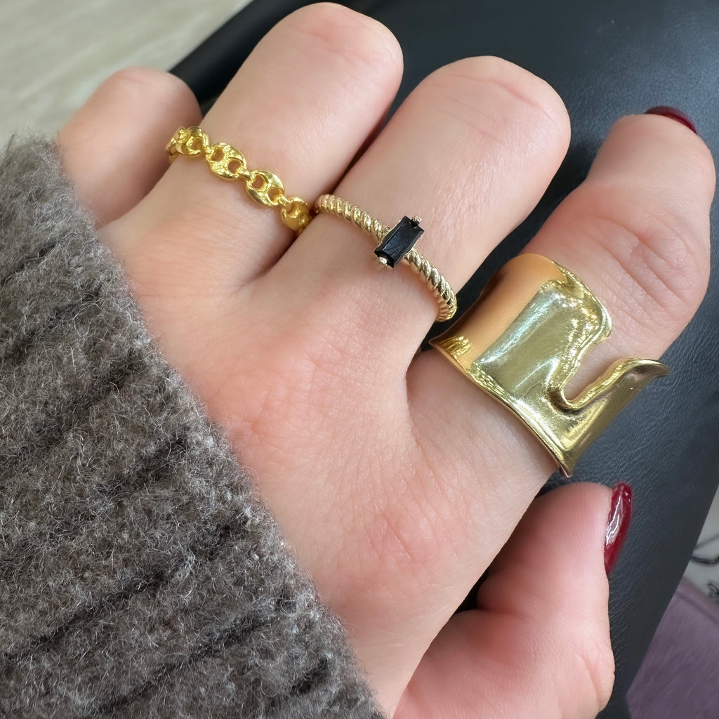 Moderner Ring