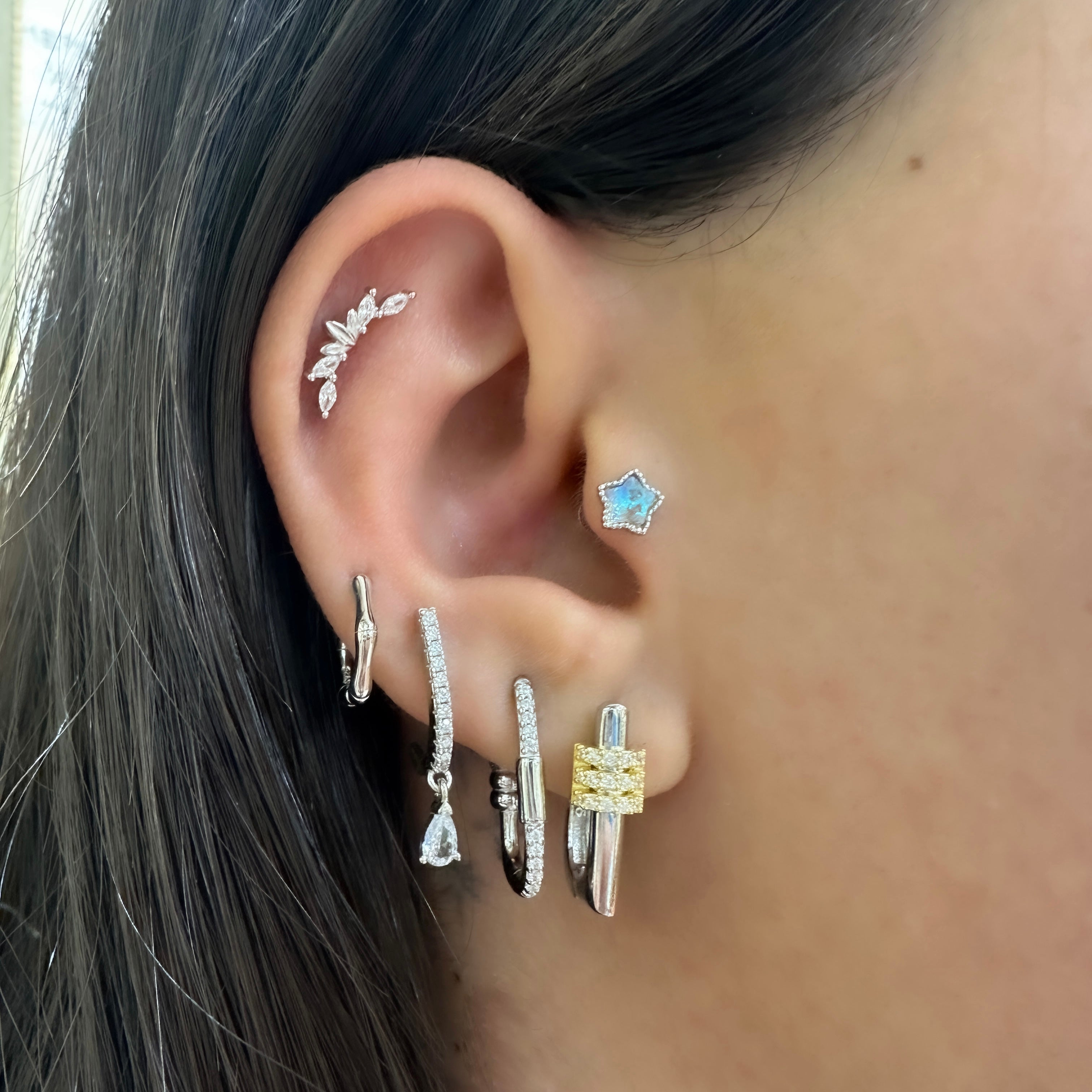 Opal Taşlı Tragus Piercing