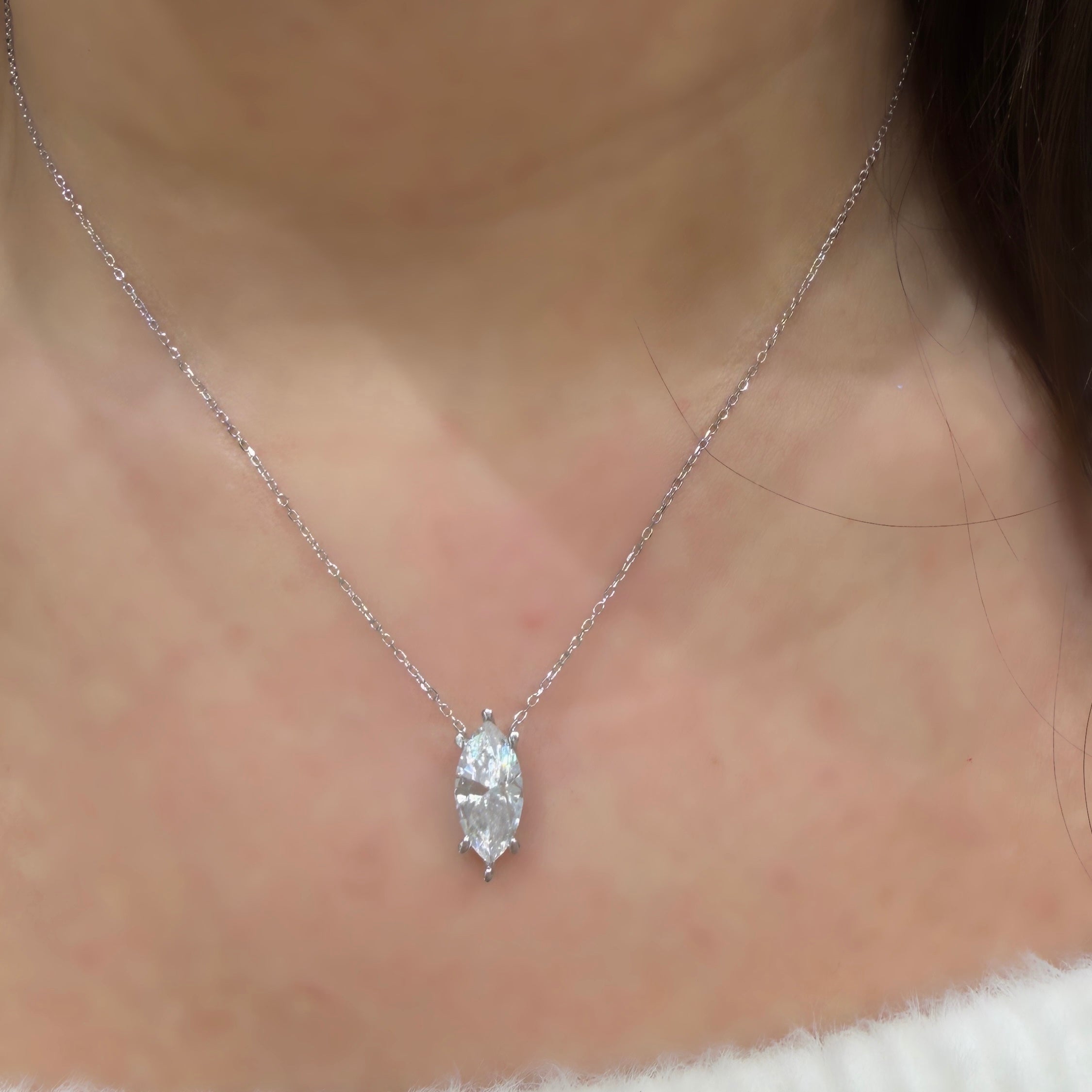 Taşlı Montür Uzun Markiz Mozanit Kolye