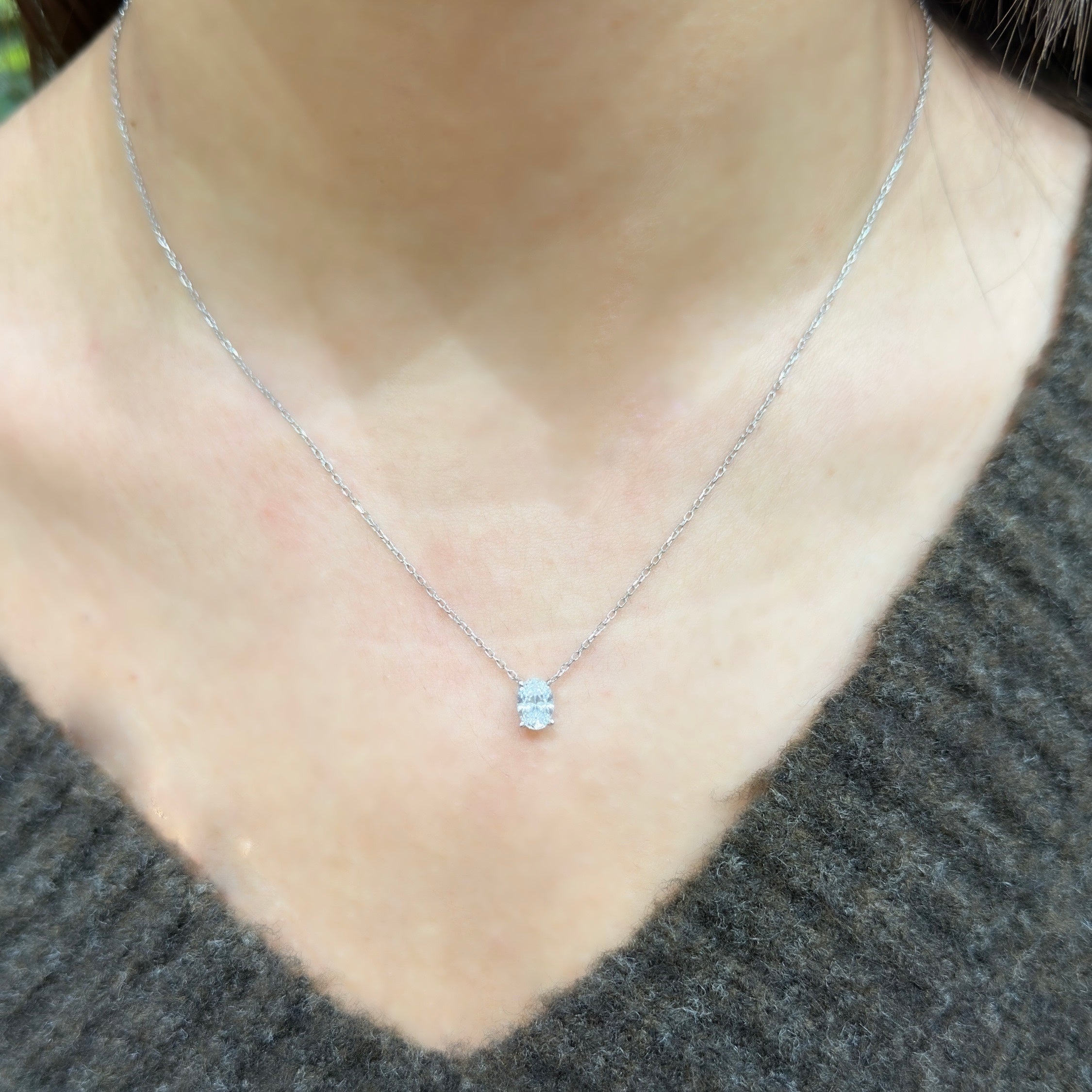 Bir Karat Mozanit Oval Kolye