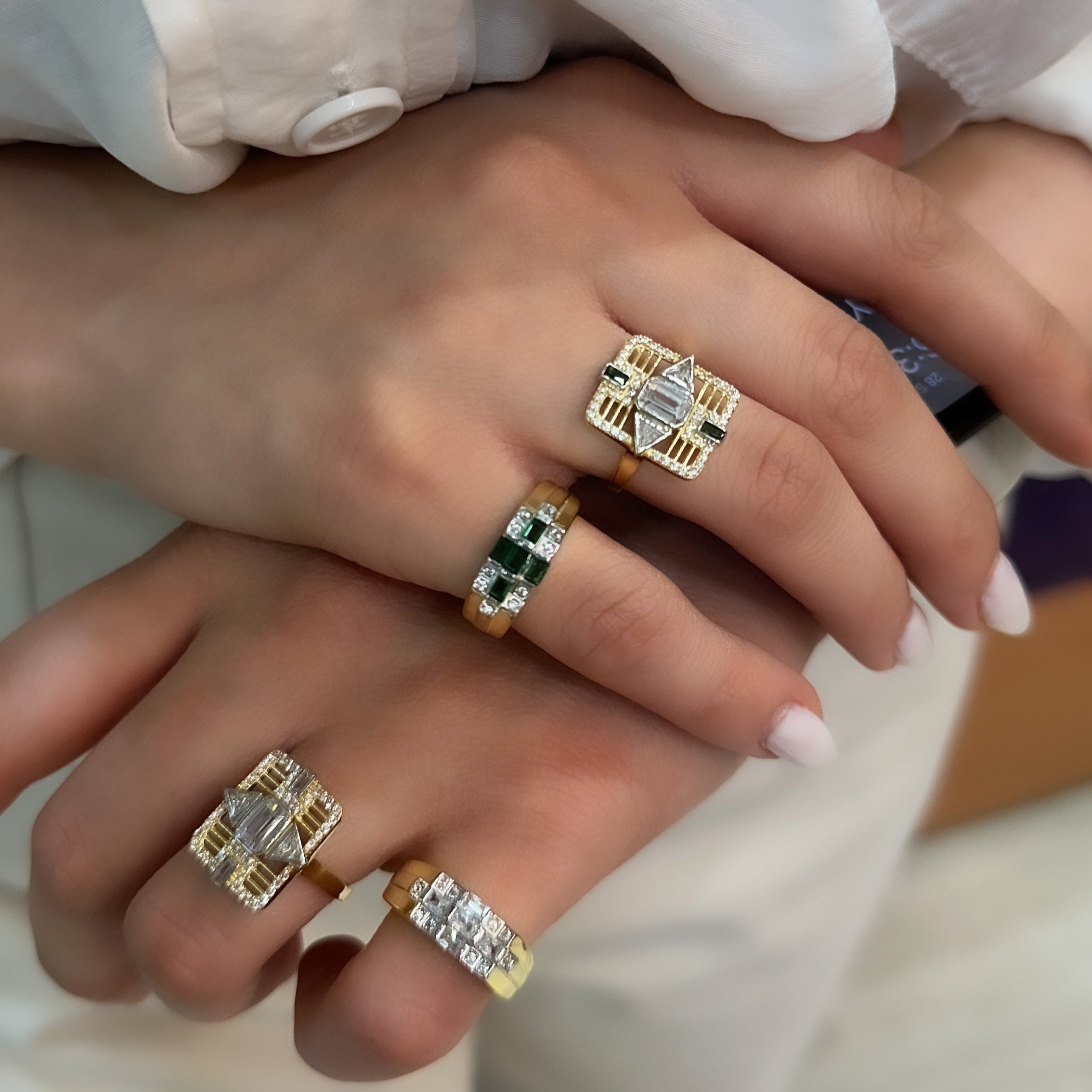 Vintage Üçgen Taşlı Yüzük