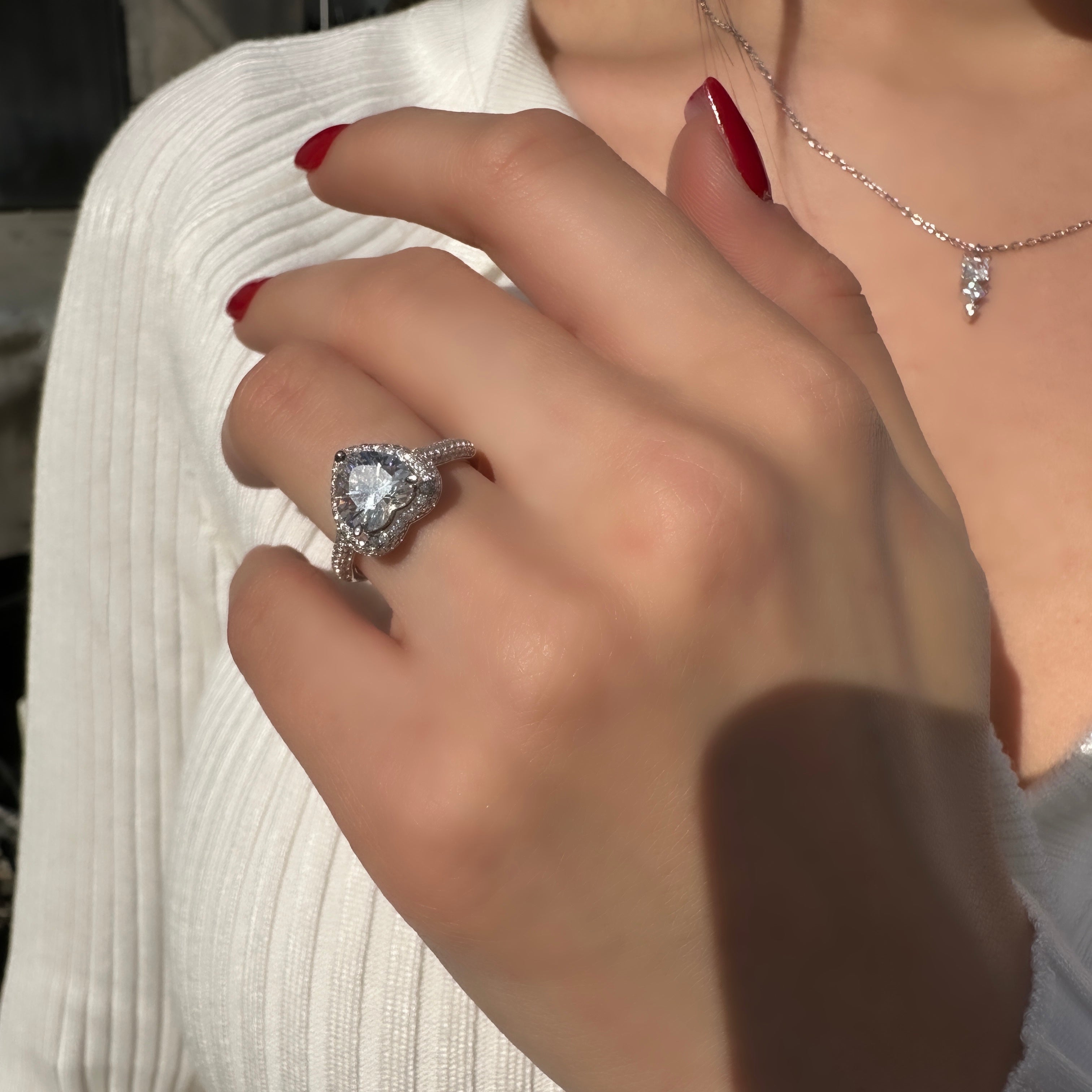 G-Color Kalp Yanı Taşlı Yüzük