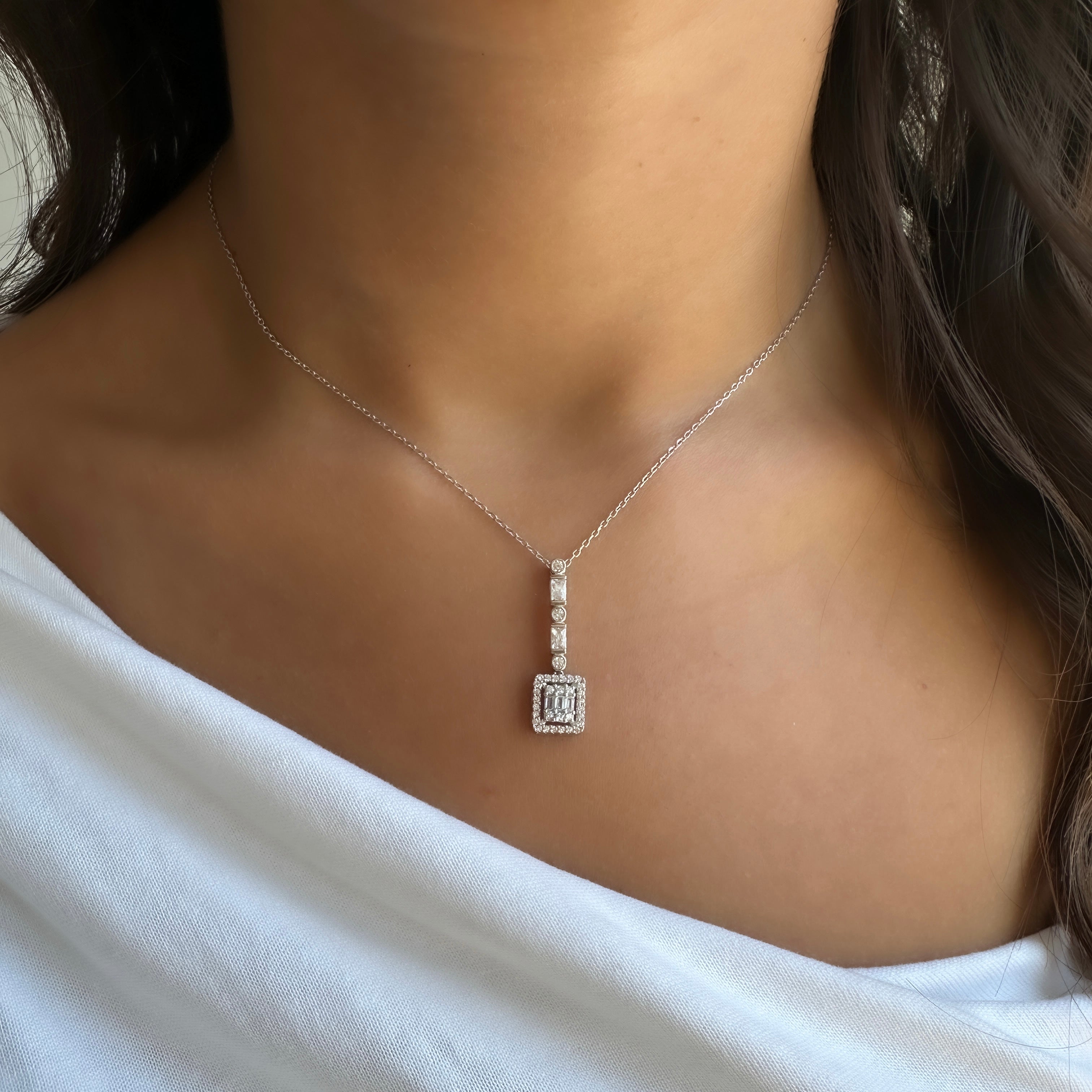 Yuvarlak ve Kare Taş Detaylı Baget Set