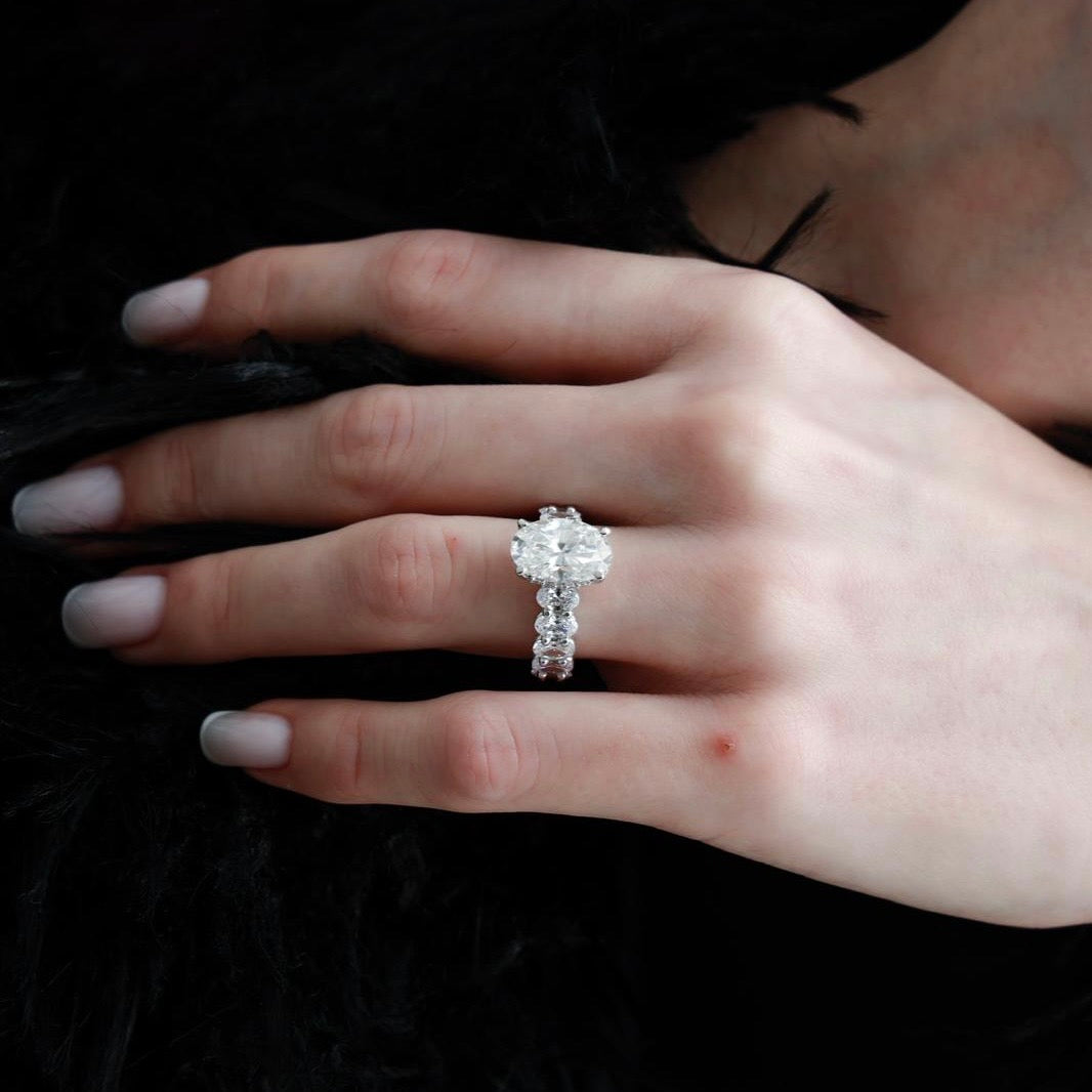 Kolu Oval Taşlı Oval Mozanit Yüzük