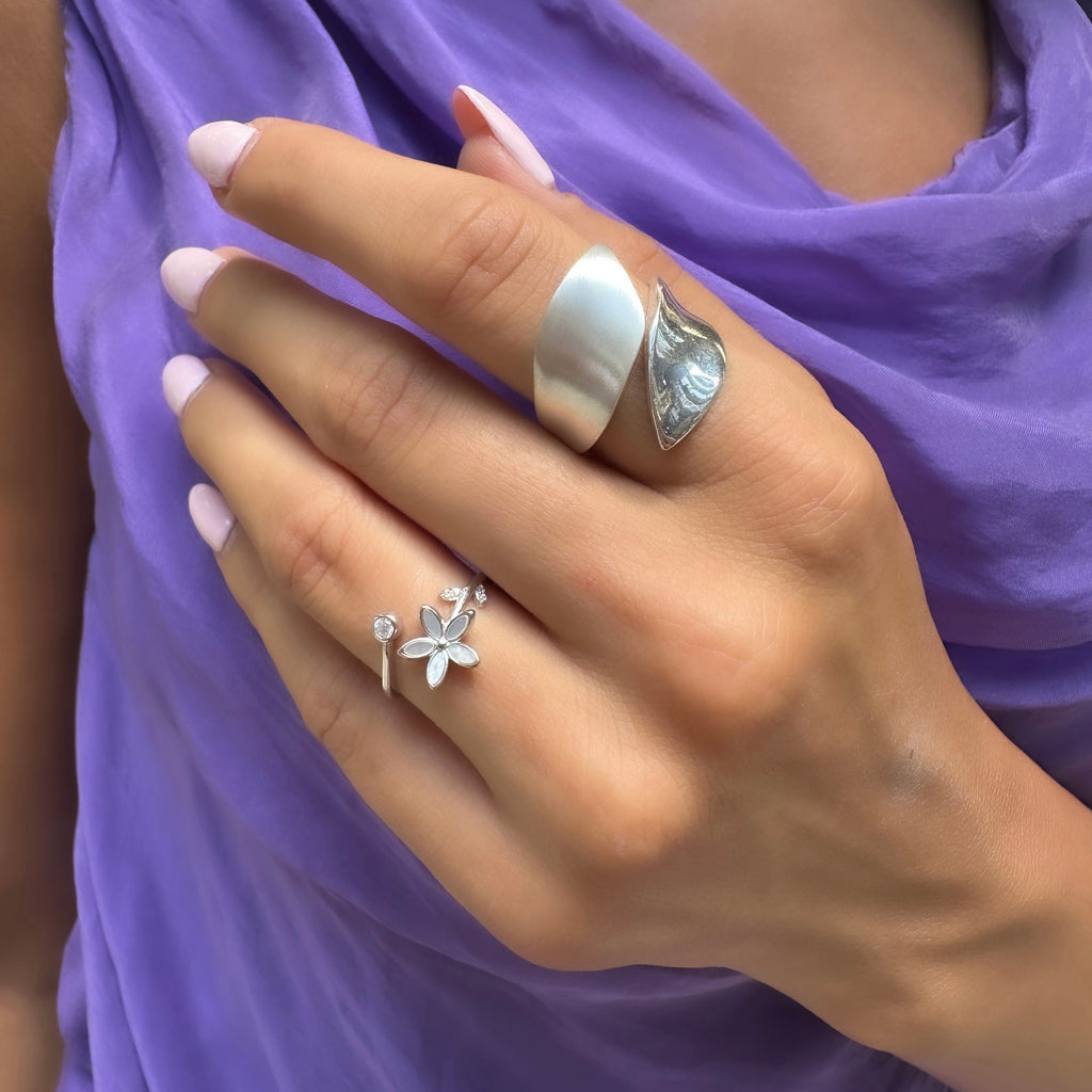 Flower Mother of Pearl Ring
