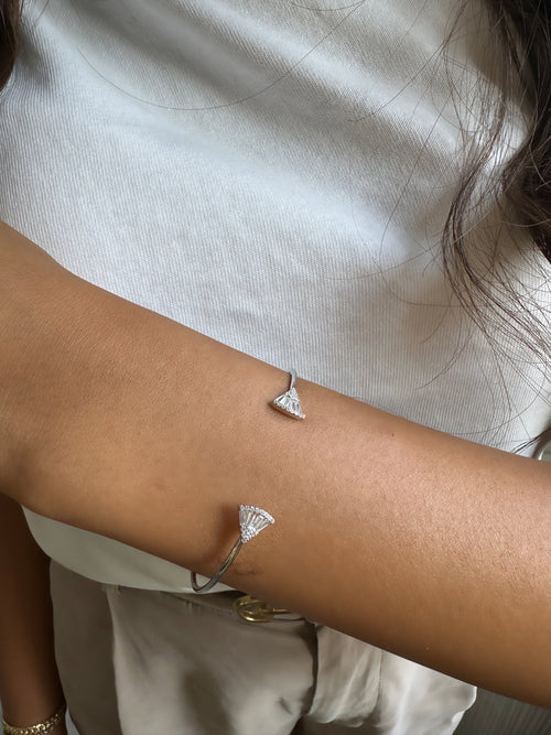 Baget Taşlı Yelpaze Kesim Kelepçe