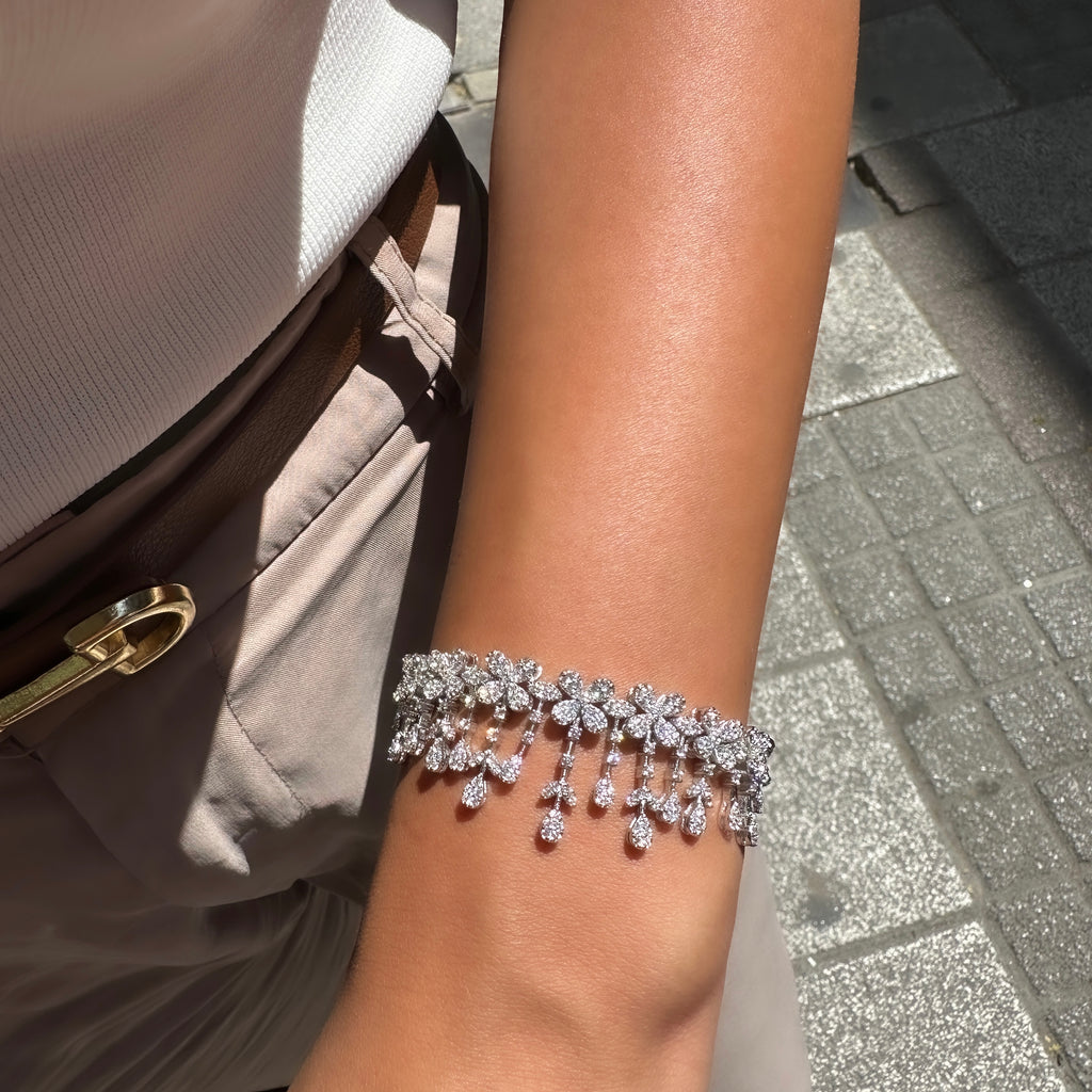 Çiçek Model Sallantılı Taşlı Gece Seti