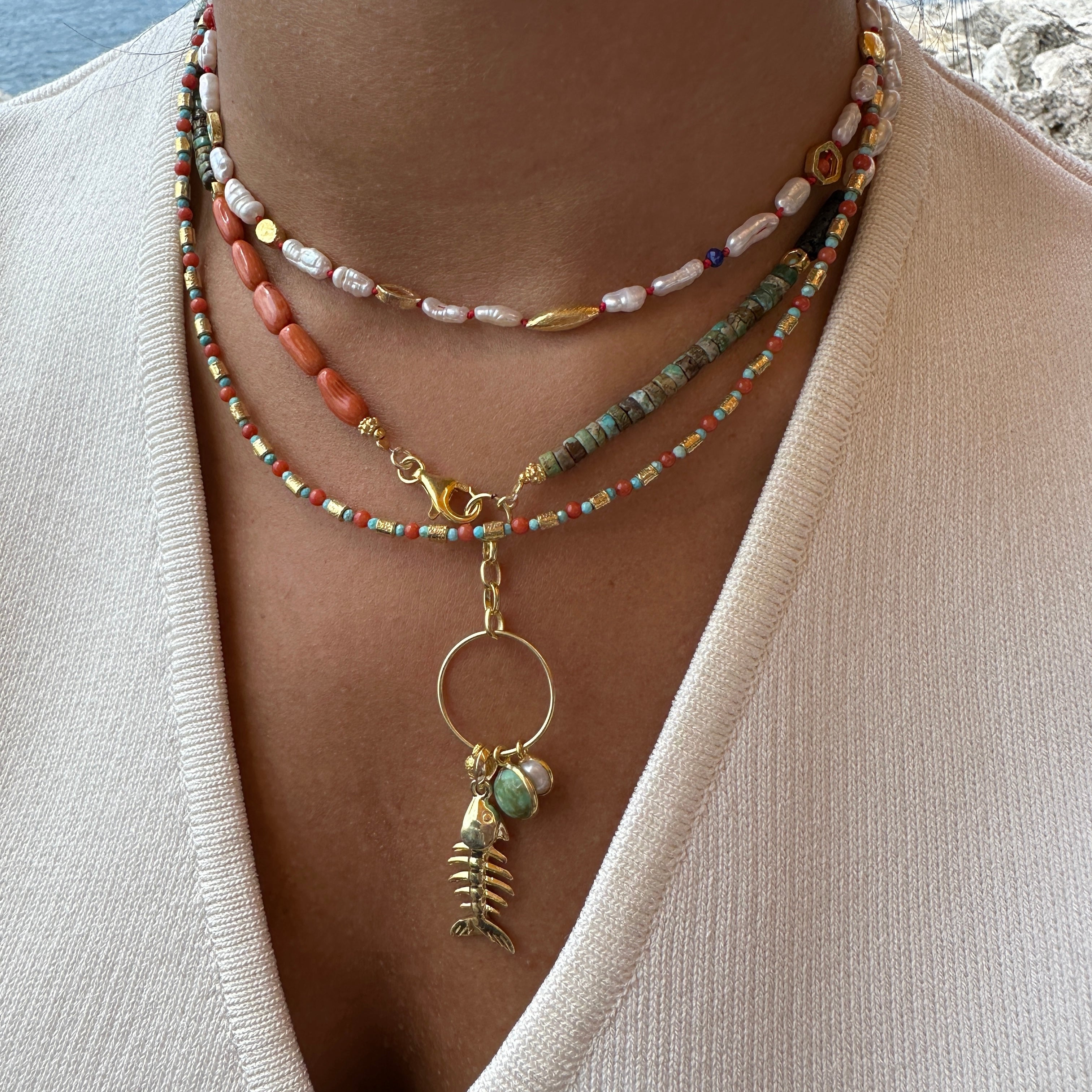 Renkli Taş Sallantılı Balık Kolye