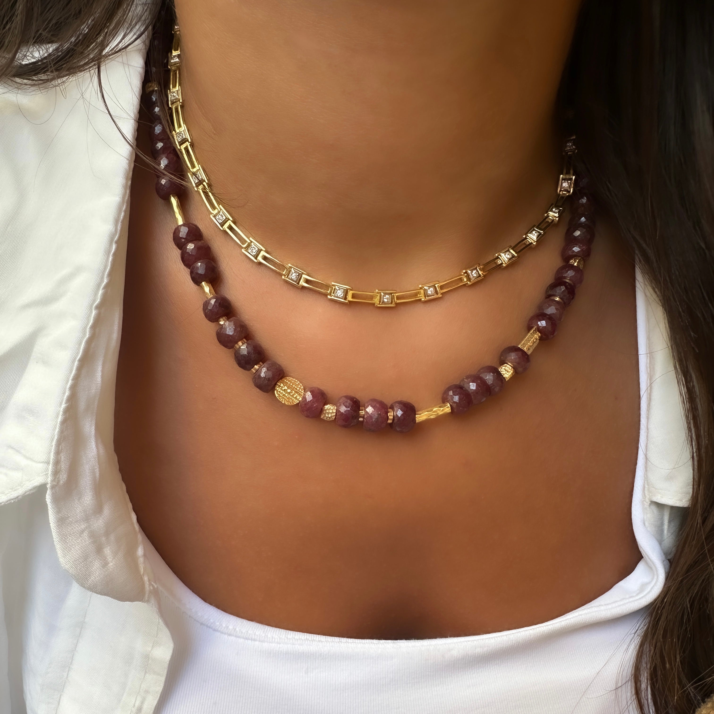 Çubuk Gold Detaylı Yakut Taşlı Kolye