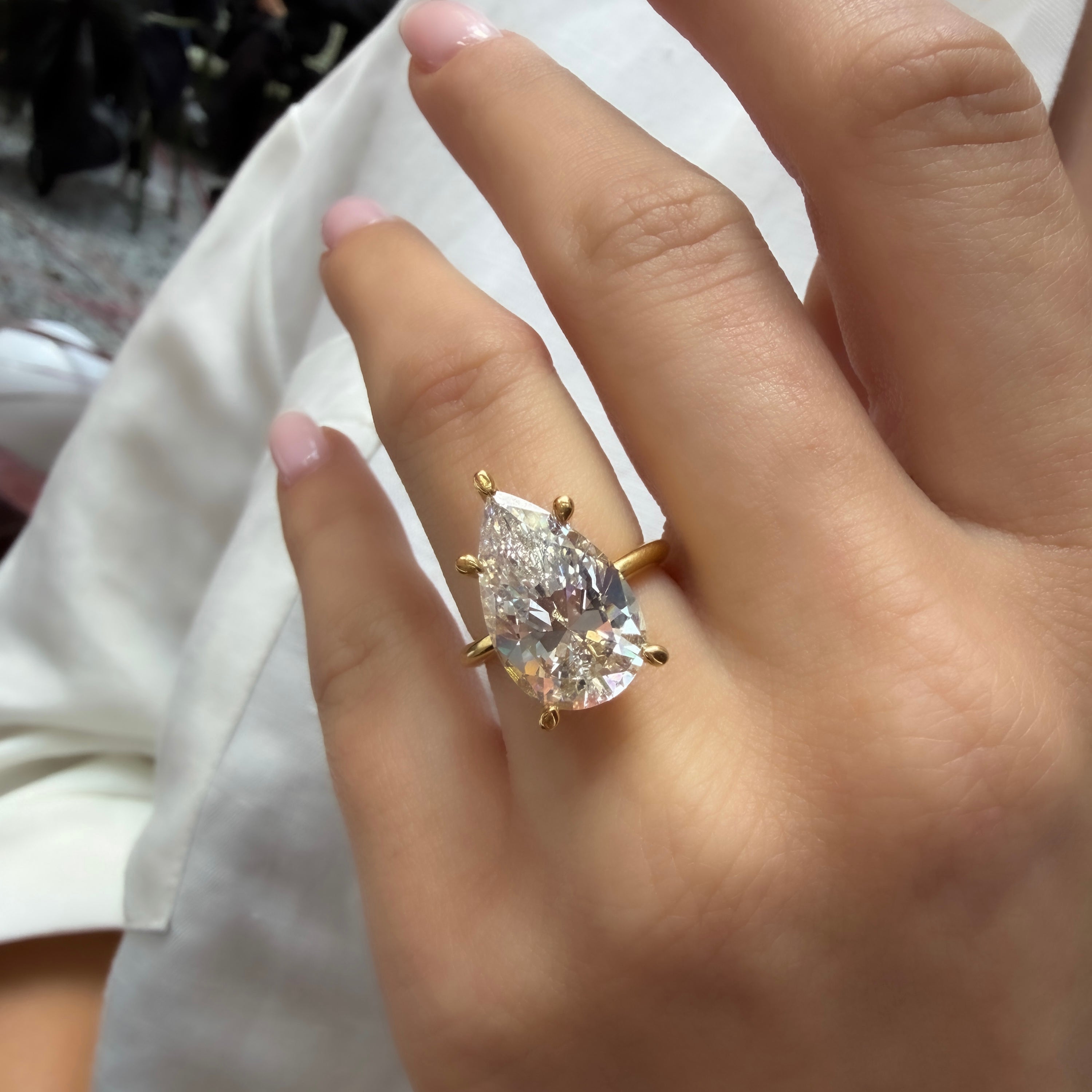 14K Taşlı Montür G-Color Pear Yüzük