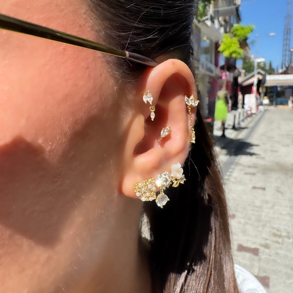 İncili ve Taş Detaylı Üçgen Küpe