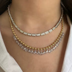 Halskette mit Top-Kette, Pendel und runden Steinen