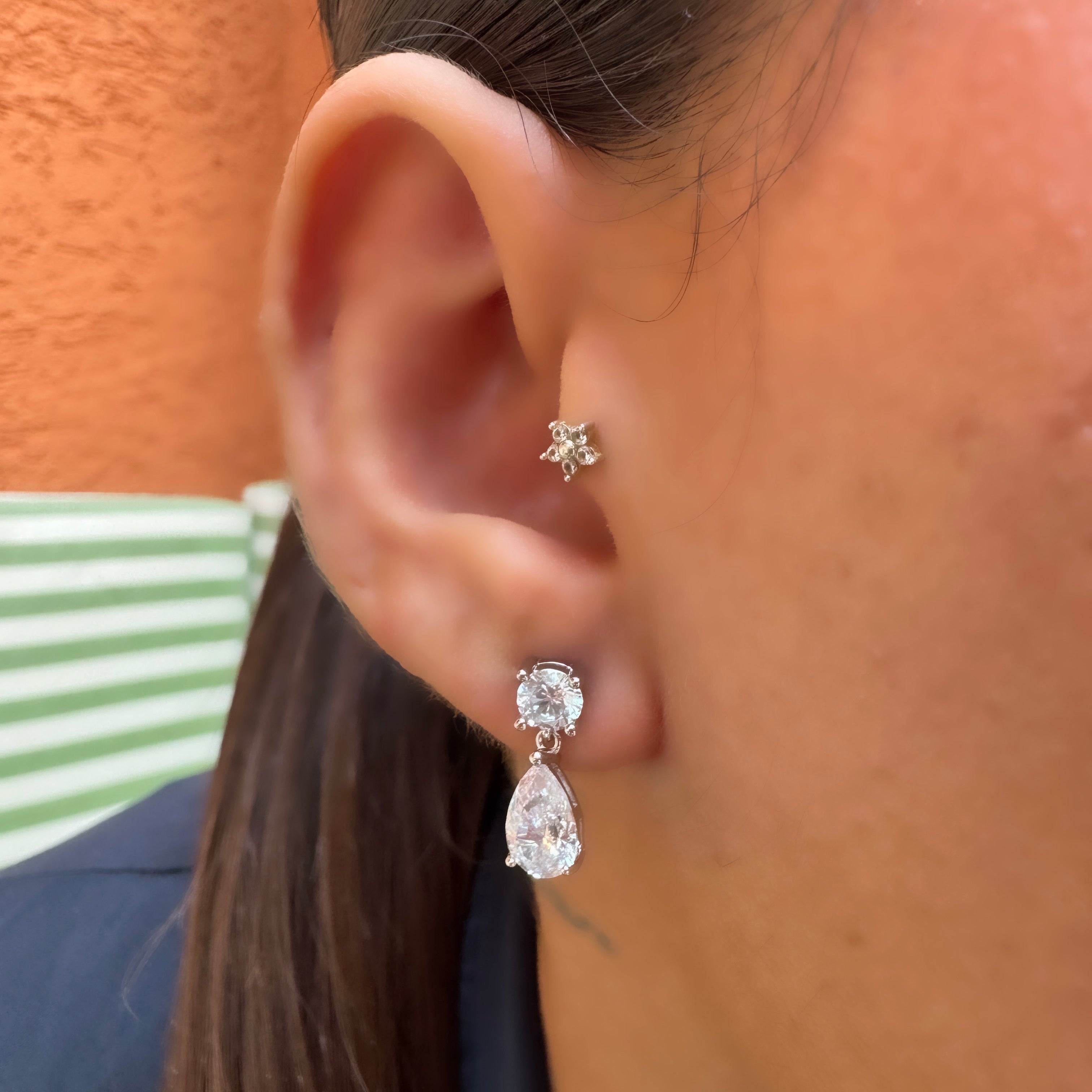 Damla Taşlı Sallantılı Tektaş Küpe