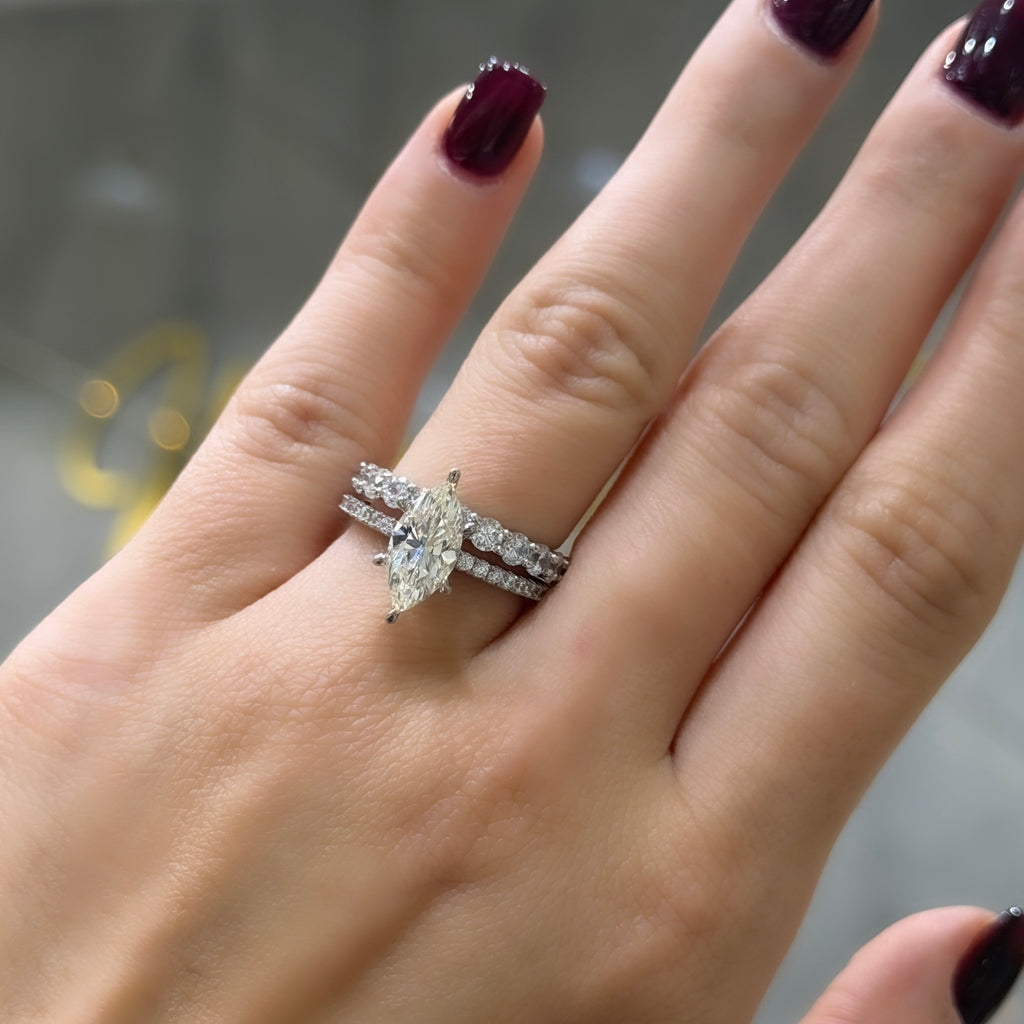 G-Color Yanları Taşlı Markiz Yüzük