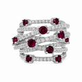 Fuchsiafarbener Ring mit Kreuzmuster und kleinen Steindetails
