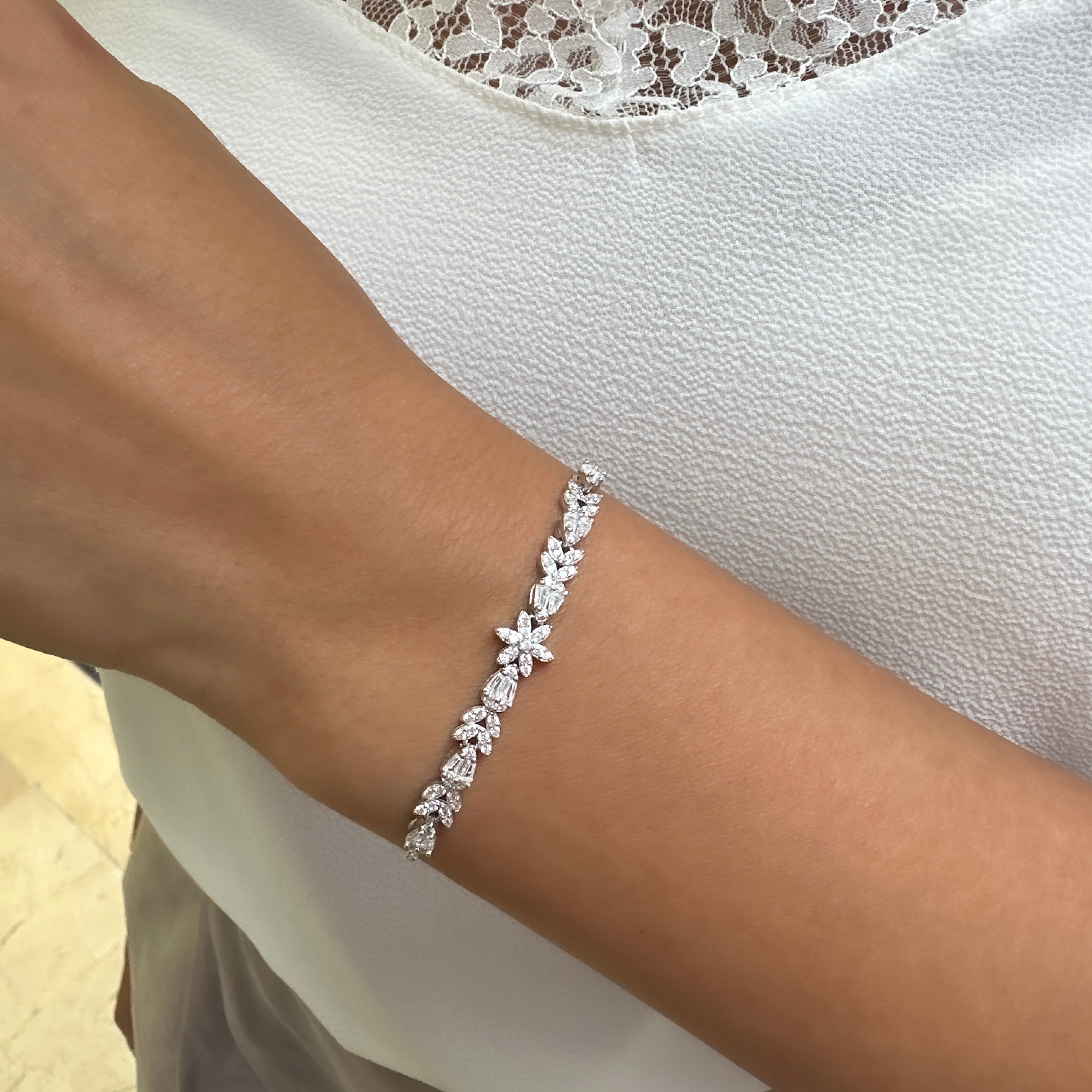 Damla Sallantılı Markiz Taşlı Gece Seti