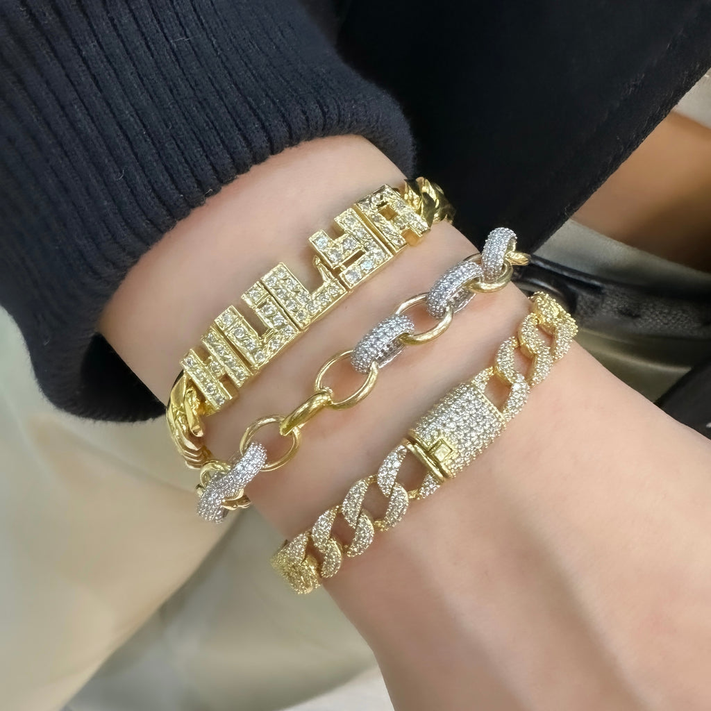 Dicker Aufdruck mit Namen und Stein