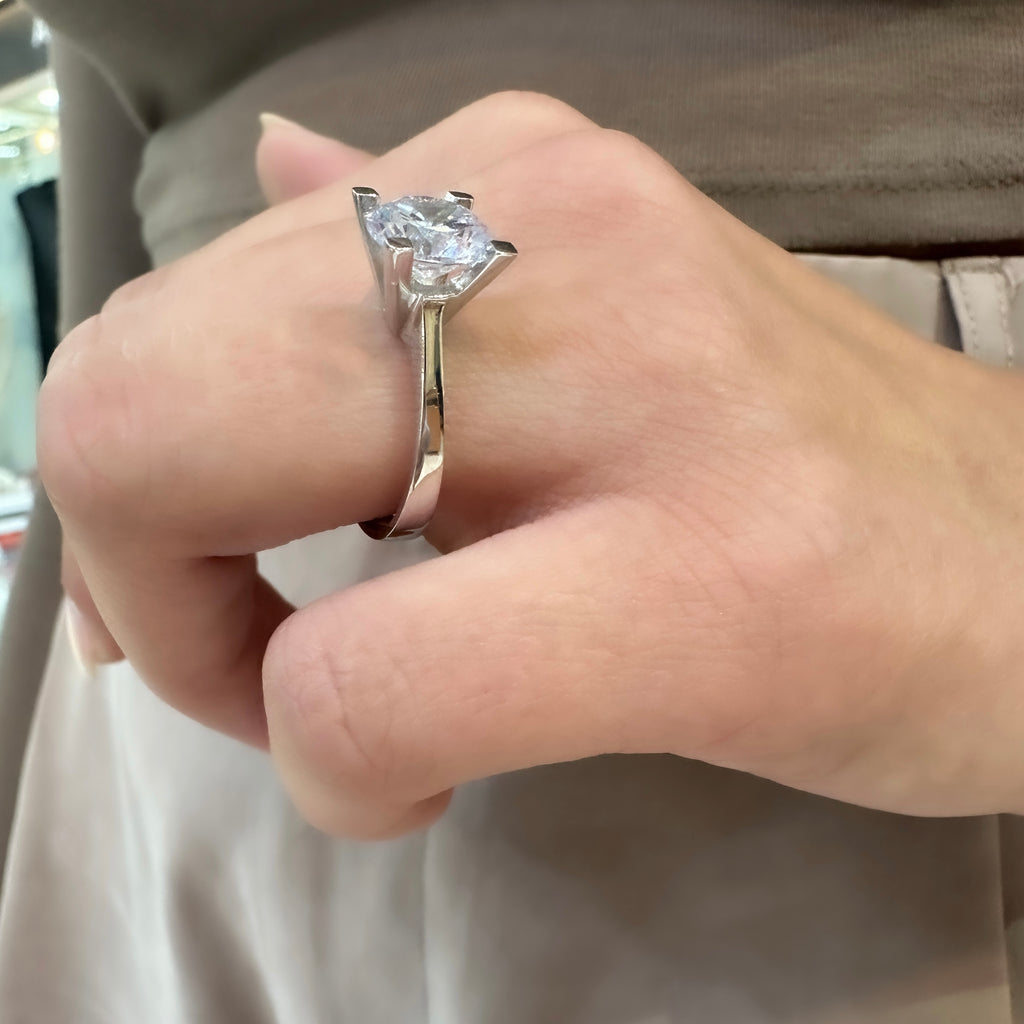 Vierkarätiger Solitärring