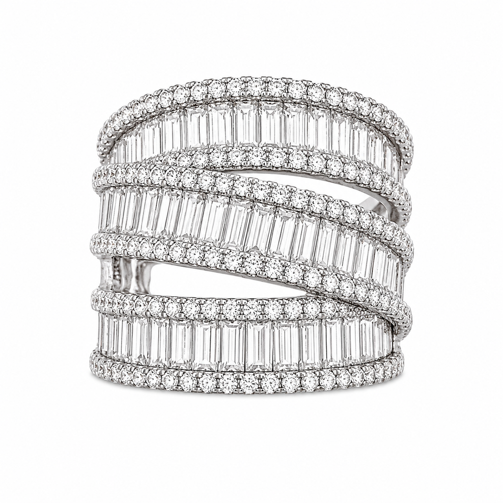 Ring mit drei Reihen Baguette-Steinen und Übergang