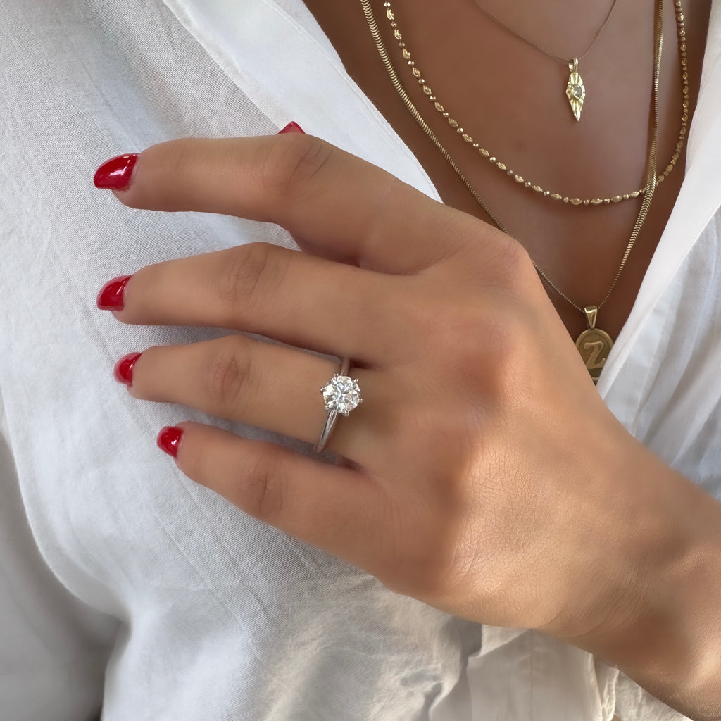 Bir Karat Altı Tırnak Mozanit Tektaş Yüzük