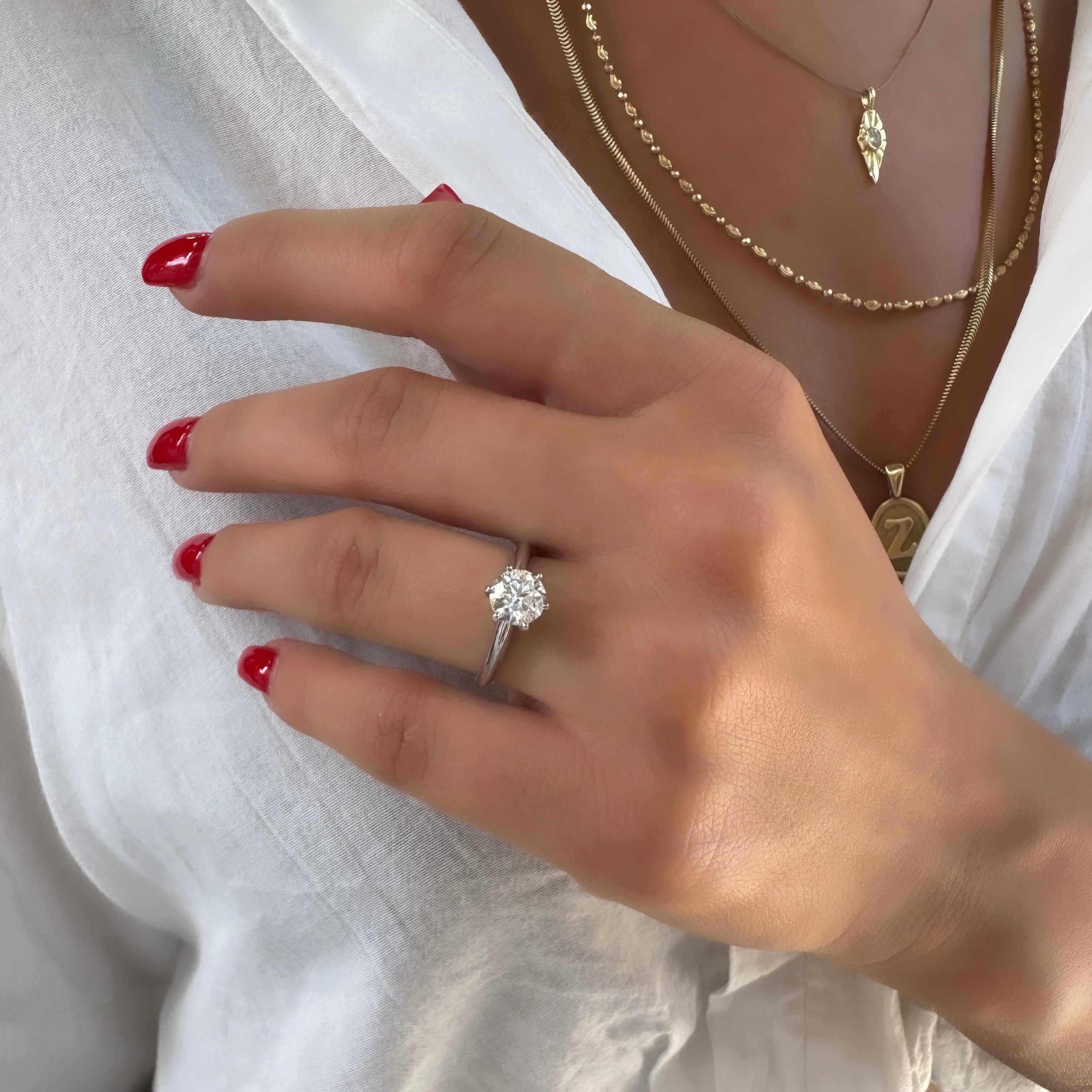 Bir Karat Altı Tırnak Mozanit Tektaş Yüzük