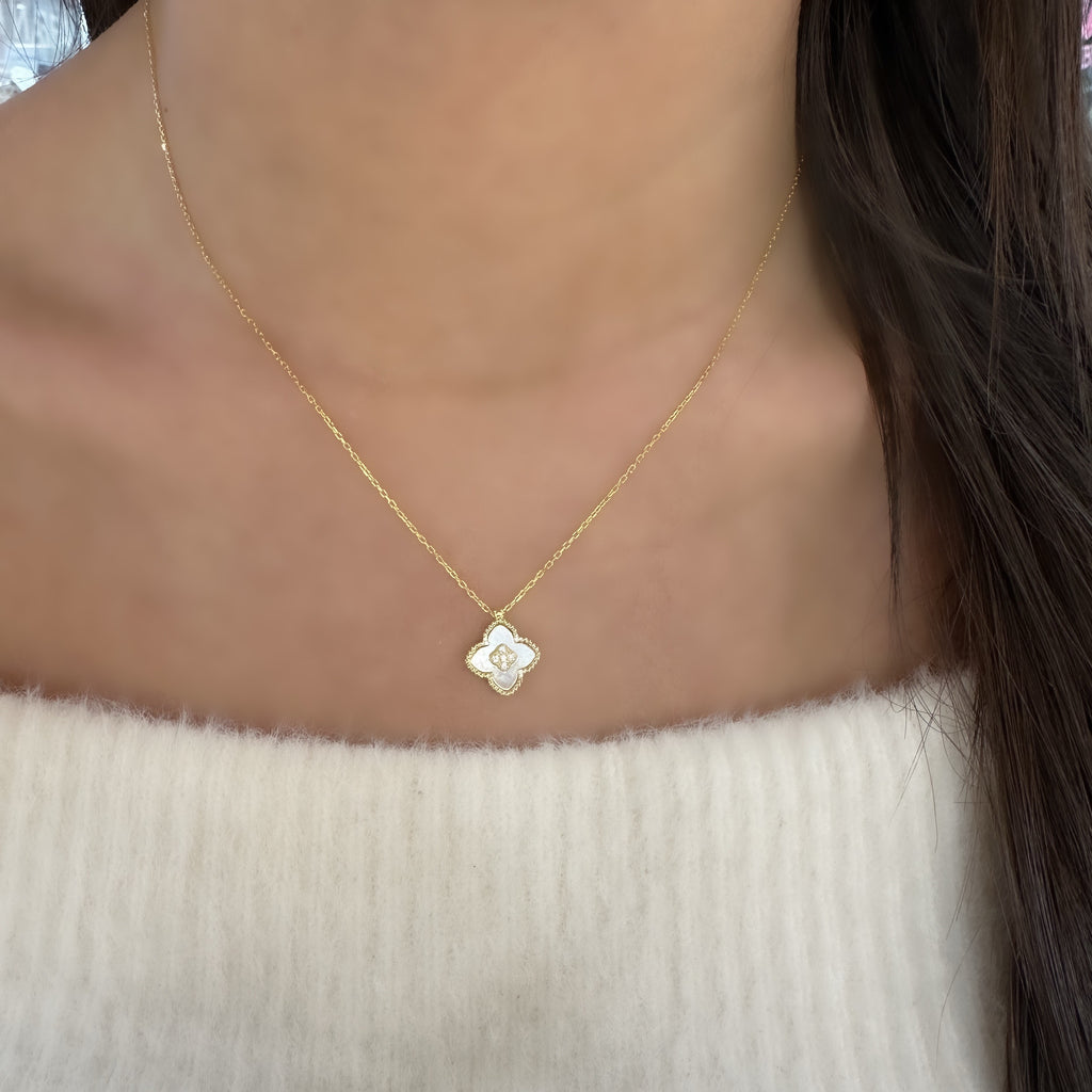 Mother of Pearl Clover Necklace with Stone in the Middle