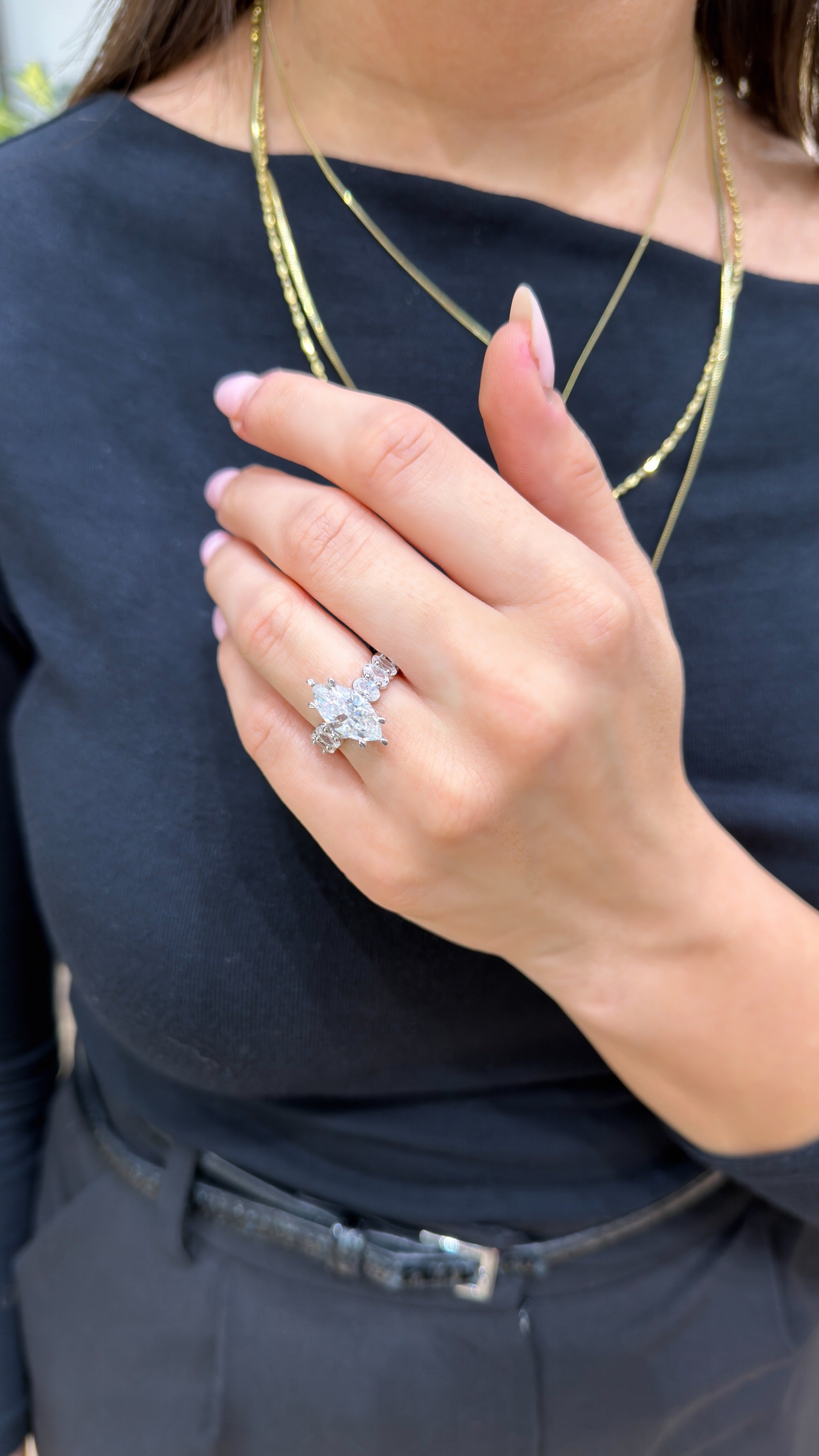 Kolu Oval Taşlı Markiz Mozanit Yüzük