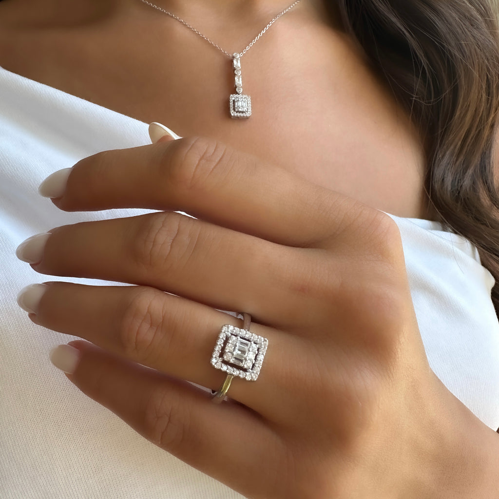 Yuvarlak ve Kare Taş Detaylı Baget Set