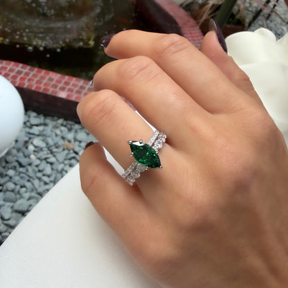 Ice Cut Yeşil  Yanları Taşlı Markiz Yüzük