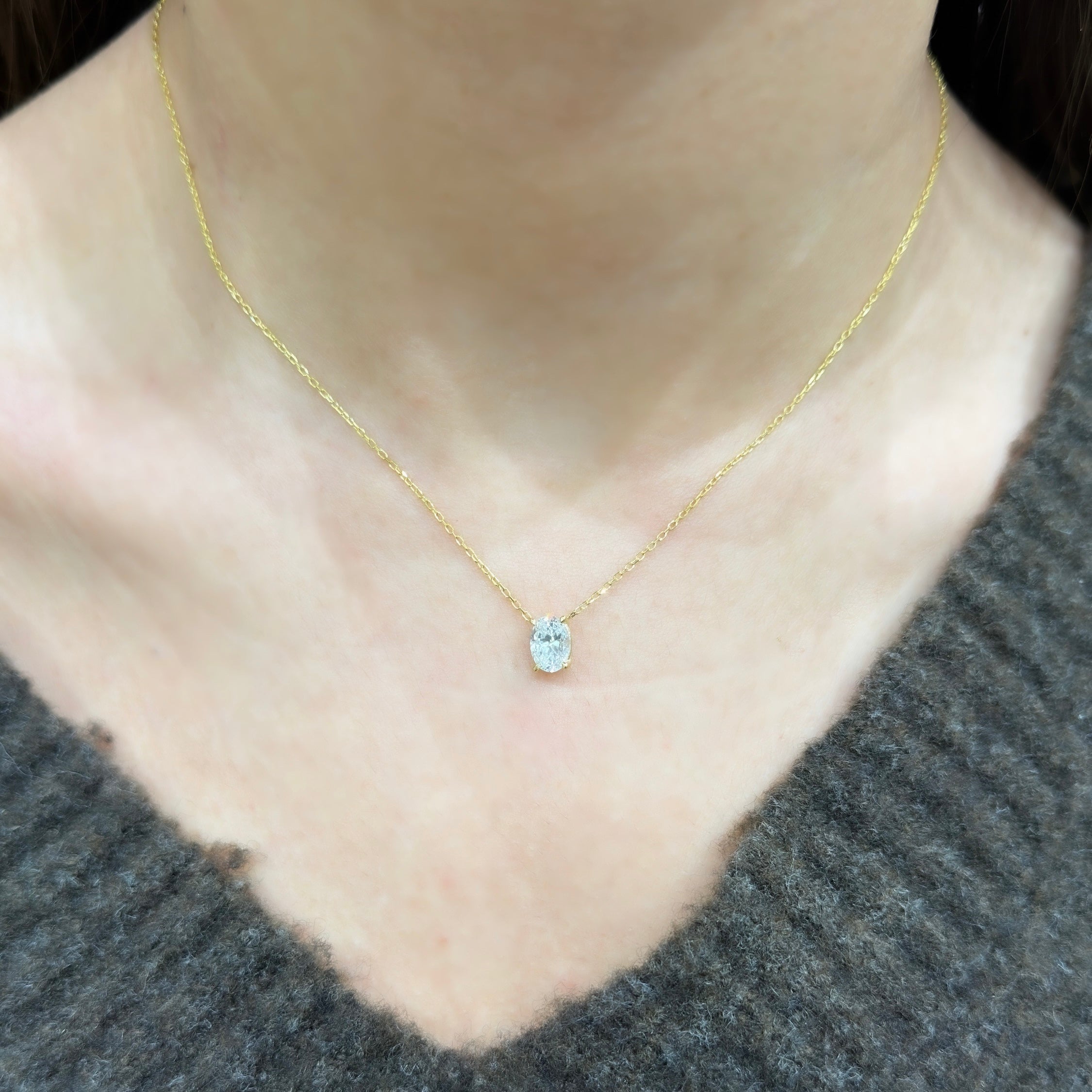 1.25 Karat D-Color Oval Kolye